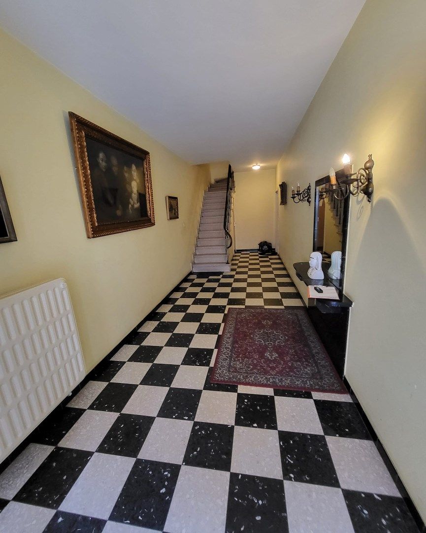 VERKOCHT : Opbrengsteigendom bestaande uit 5 appartementen. foto 2