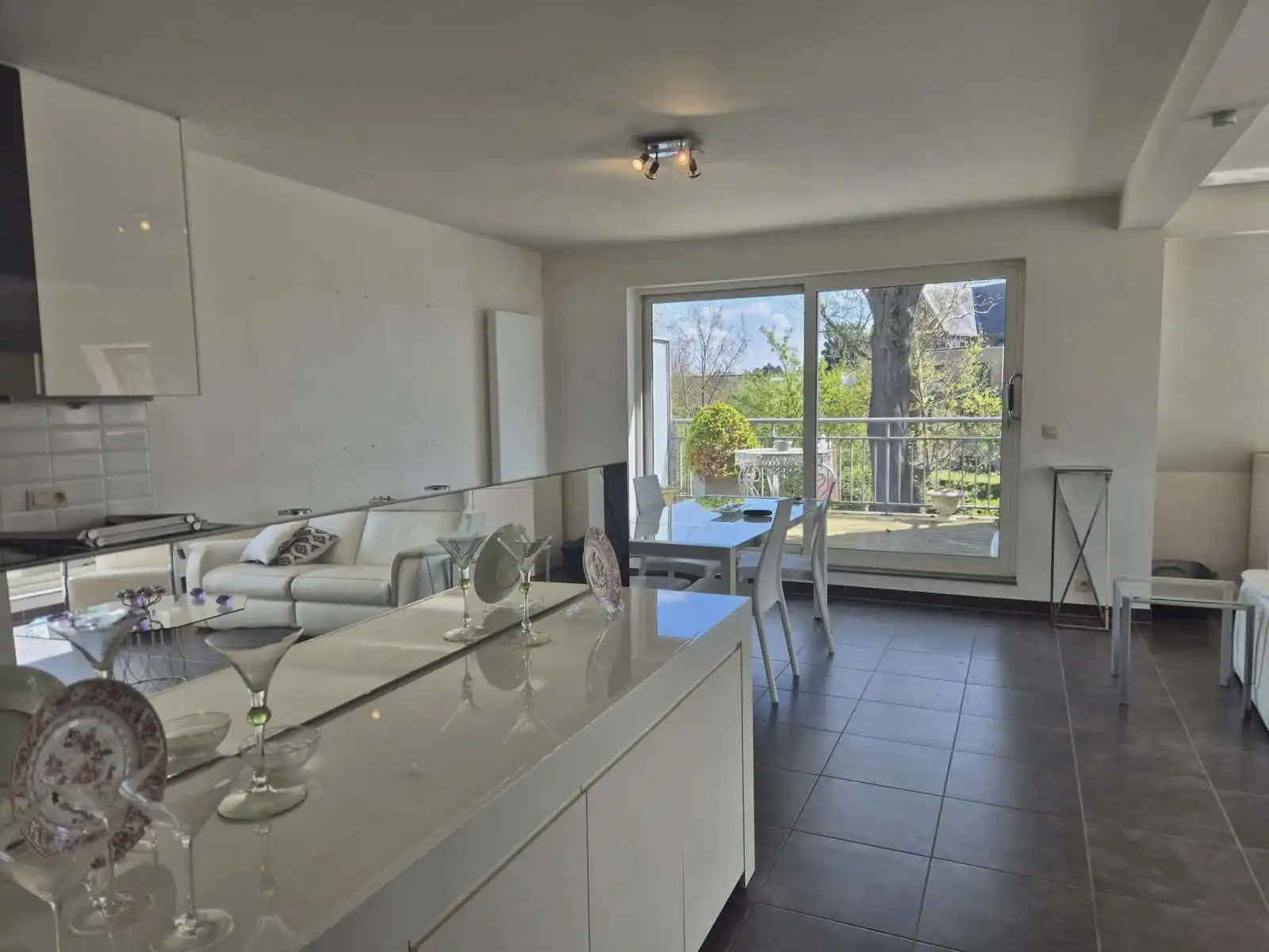 Prachtig dakappartement met 2 slaapkamers en garage foto 8