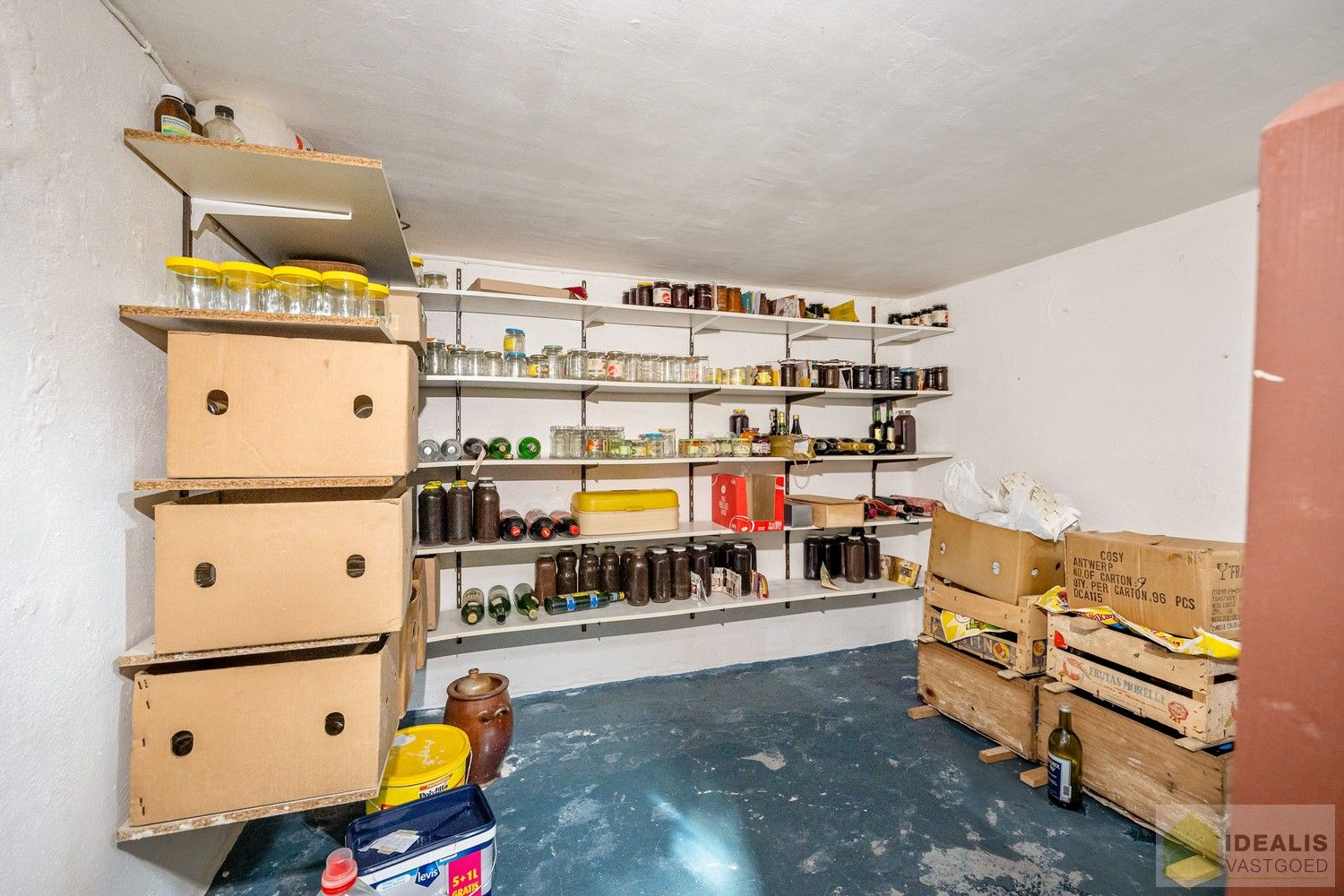 IDEALIS VASTGOED - Aangename karakterwoning op fijne locatie te Pelt. Deze woning omvat maar liefst +-143m² netto bewoonbare oppervlakte op een perceel van 4a 53ca met een ruime woonkamer, maar liefst 3 slaapkamers, badkamer, wasplaats, veranda en garage vlakbij de dorpskern van Boseind! Uiterst geschikt voor kandidaten op zoek naar een betaalbare woning op te frissen naar eigen wens. foto 21