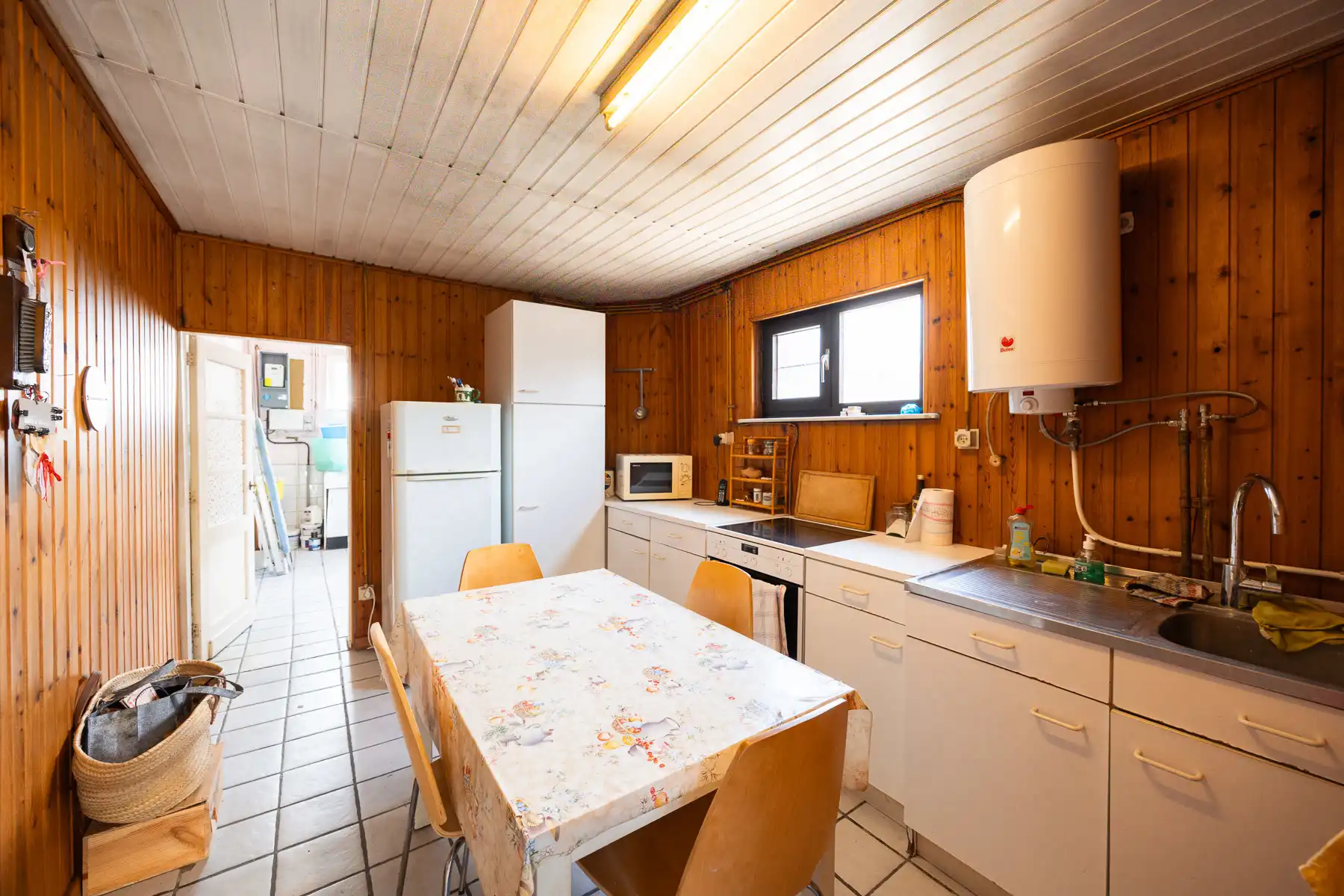 Charmante te renoveren halfopen woning met veel potentieel foto 11