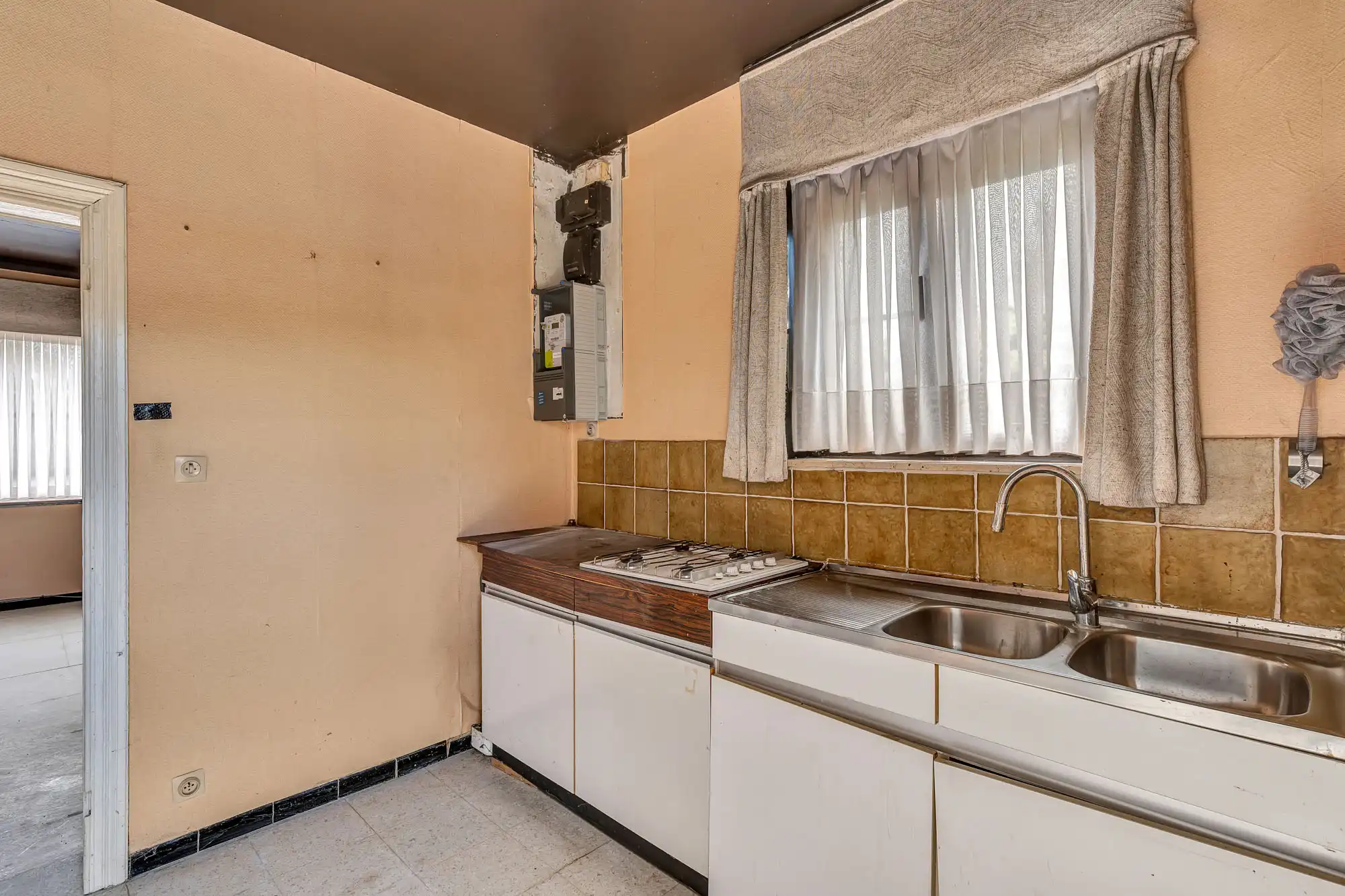 Te renoveren woning met tal van uitbreidingsmogelijkheden foto 5