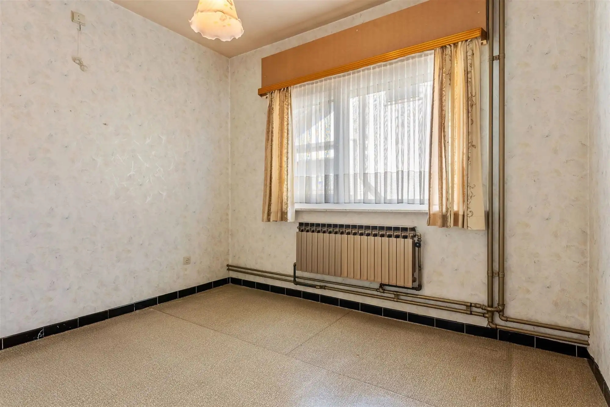 GOED ONDERHOUDEN GELIJKVLOERSE WONING MET 3 SLAAPKAMERS RUSTIG GELEGEN TE STAL foto 24