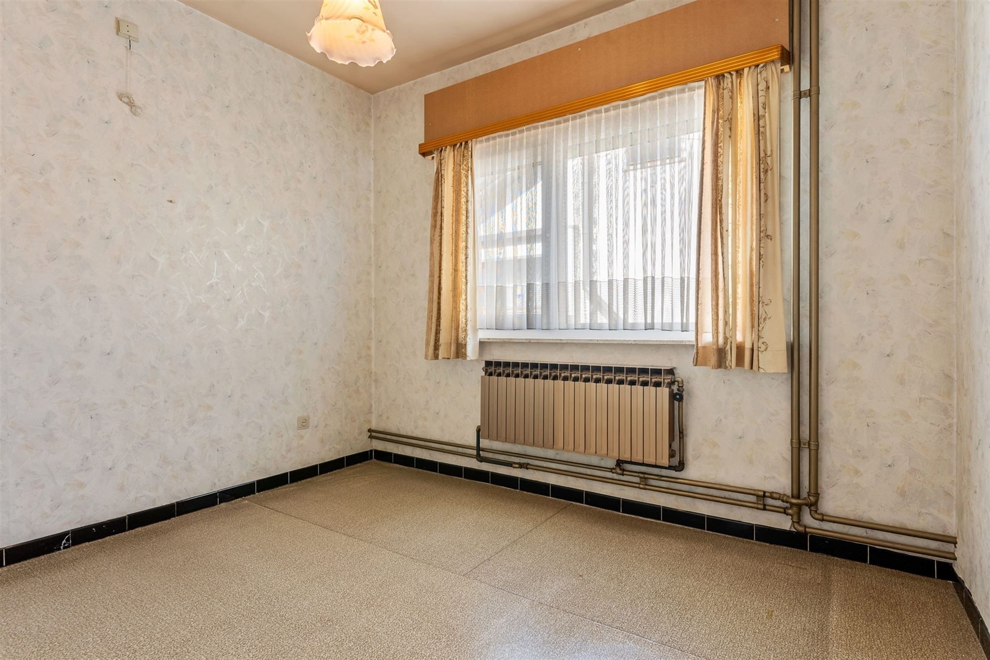 GOED ONDERHOUDEN GELIJKVLOERSE WONING MET 3 SLAAPKAMERS RUSTIG GELEGEN TE STAL foto 24