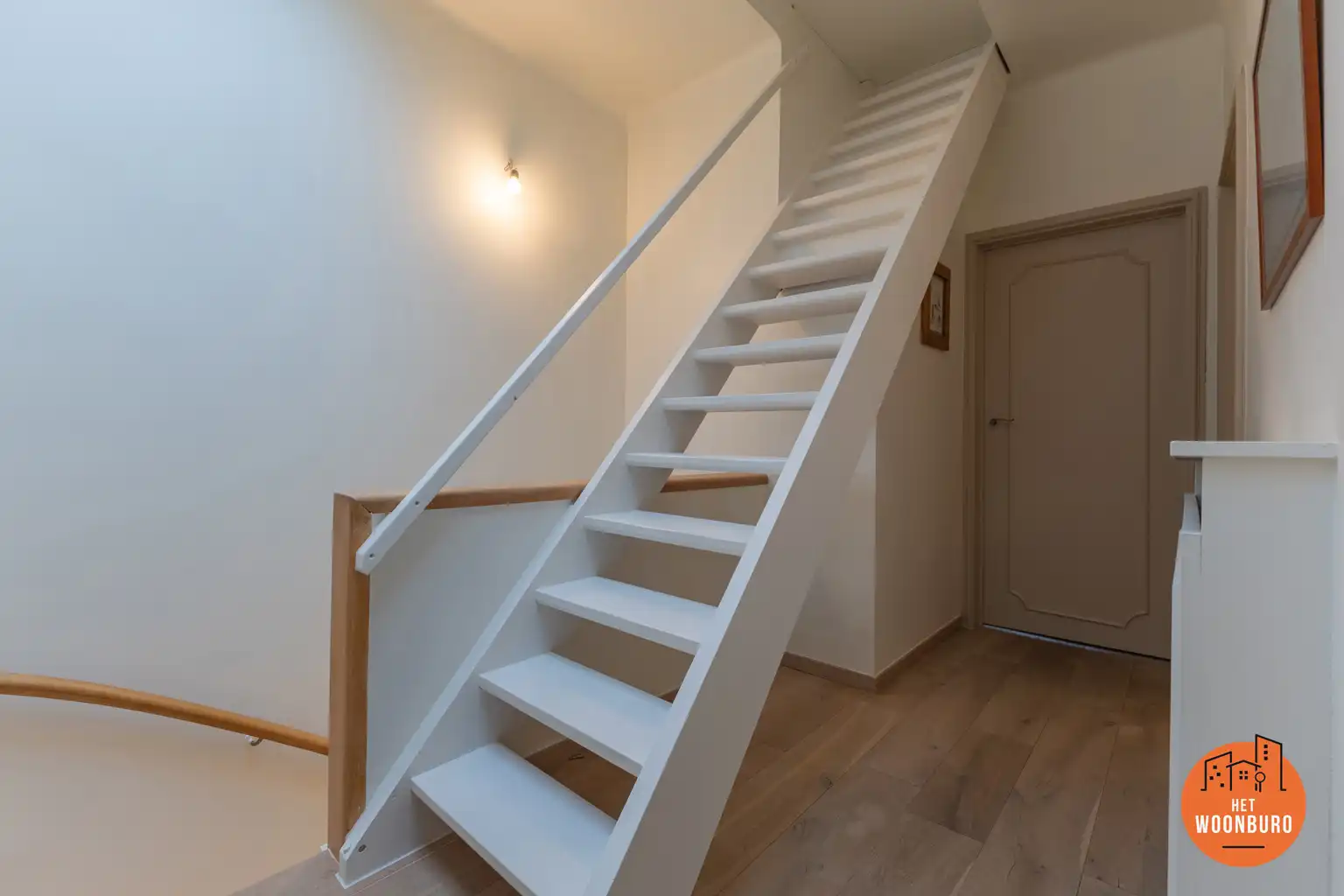 Karaktervolle woning met 4 slpks, garage, bijgebouw en tuin foto 18