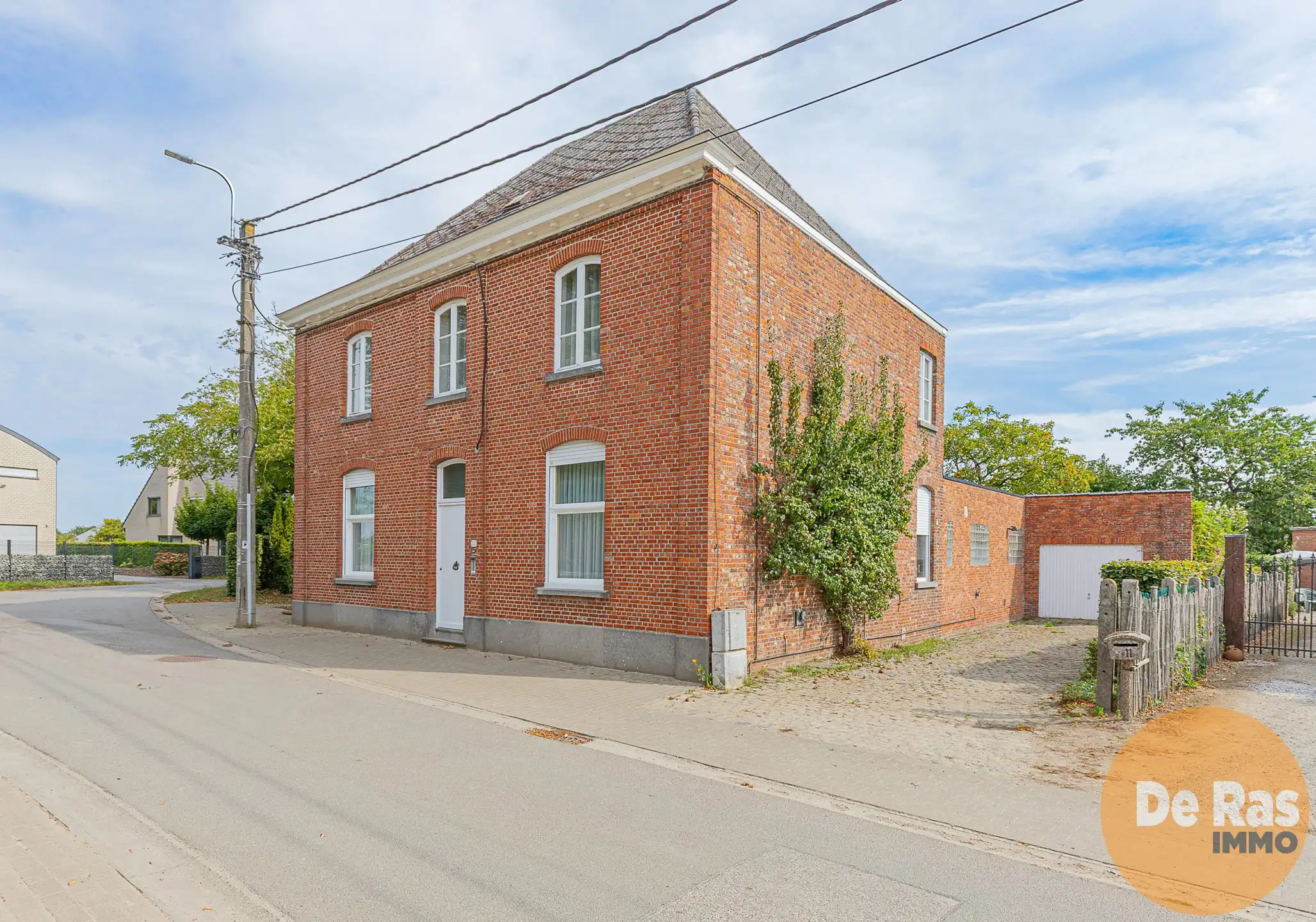 WICHELEN – Karakteristiek burgerhuis op schitterend perceel foto 3