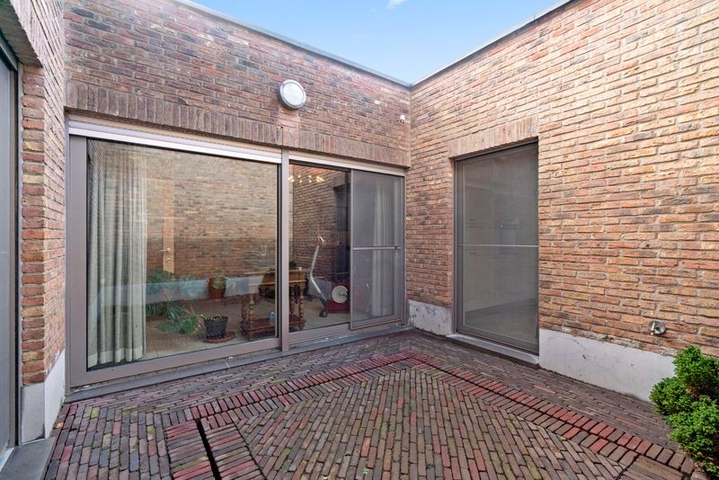 Roeselare stadsrand : Ruime, instapklare HOB met ruime garage en prachtig aangelegde tuin. foto 15