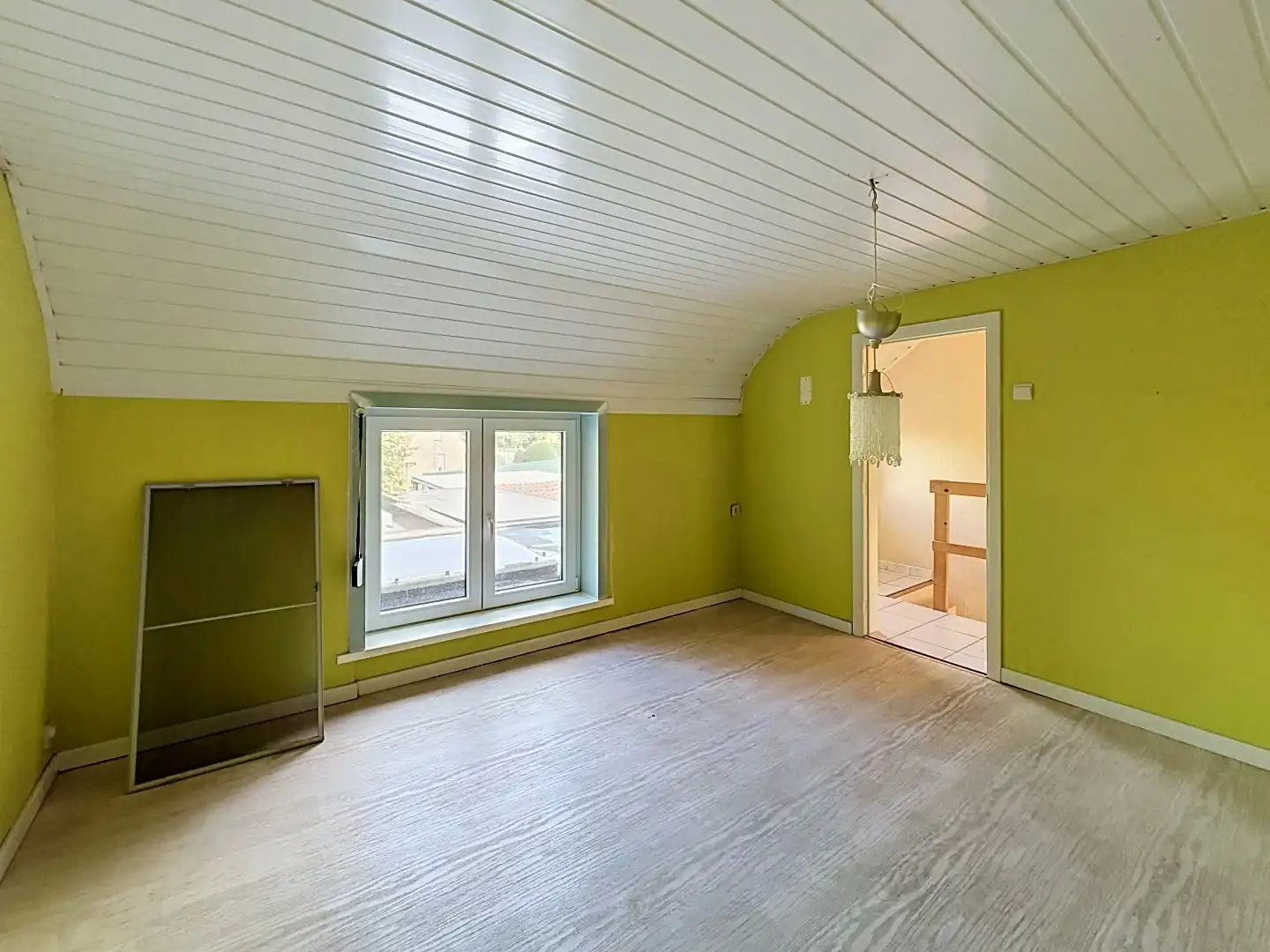 Gedeeltelijk gerenoveerde woning gelegen in residentiële wijk nabij de watertoren te Bredene.  foto 11