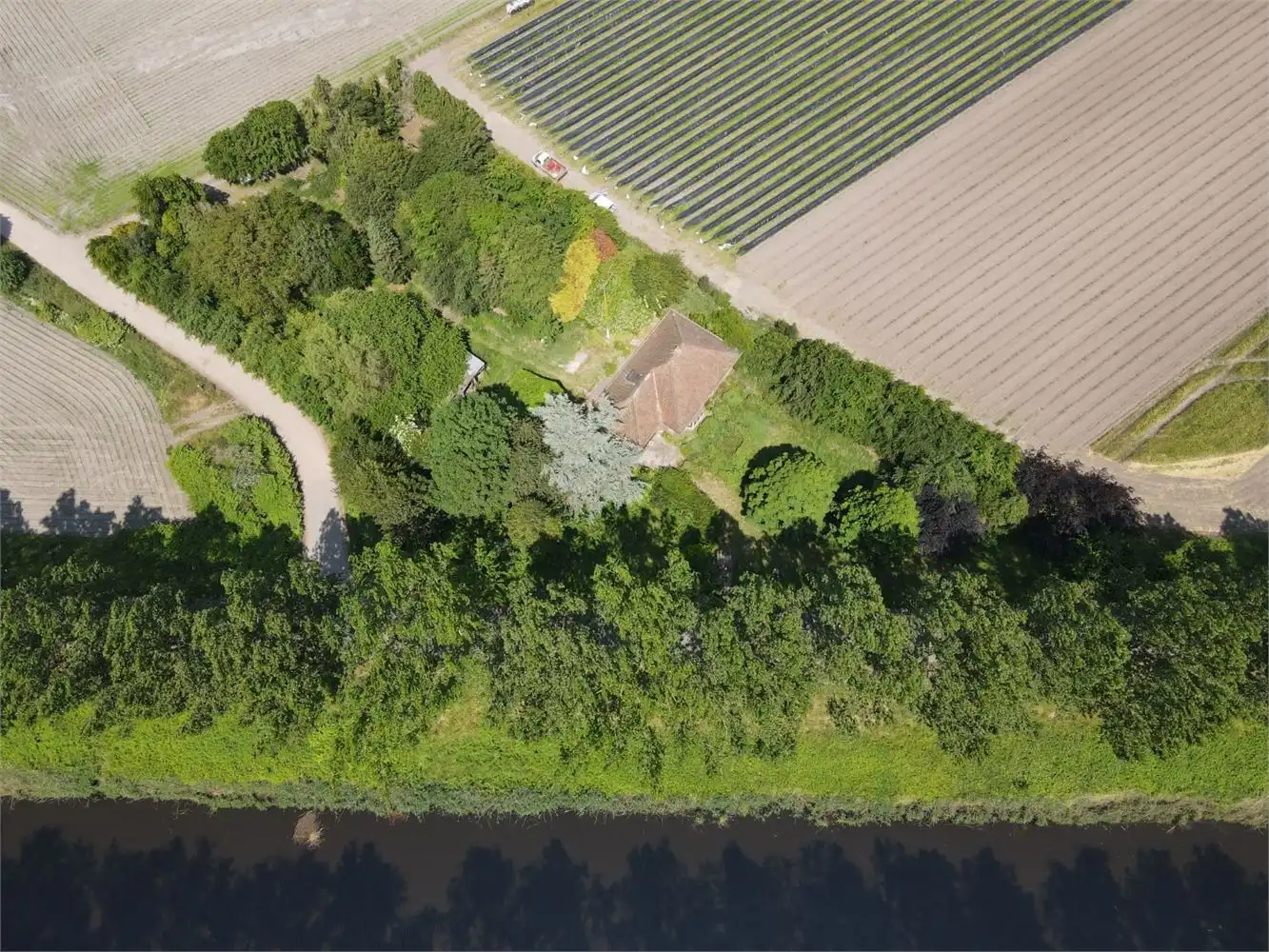 Prachtig mooi gelegen te herbouwen dijkwoning op 2820m² foto 9