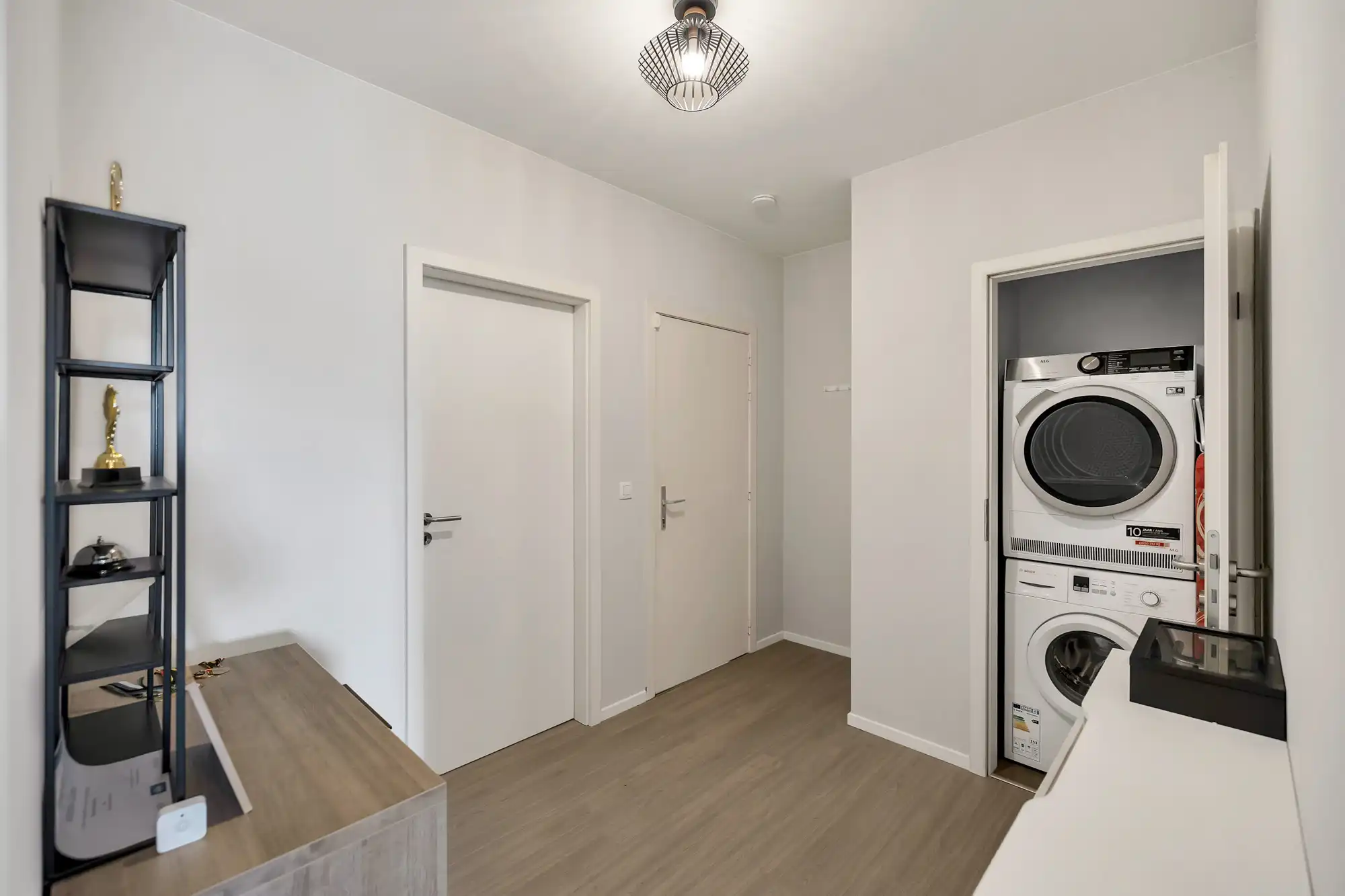 Gerenoveerd appartement met twee slaapkamers en staanplaats foto 11