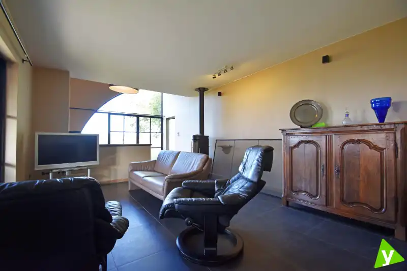 Idyllische woning met prachtige tuin foto 3