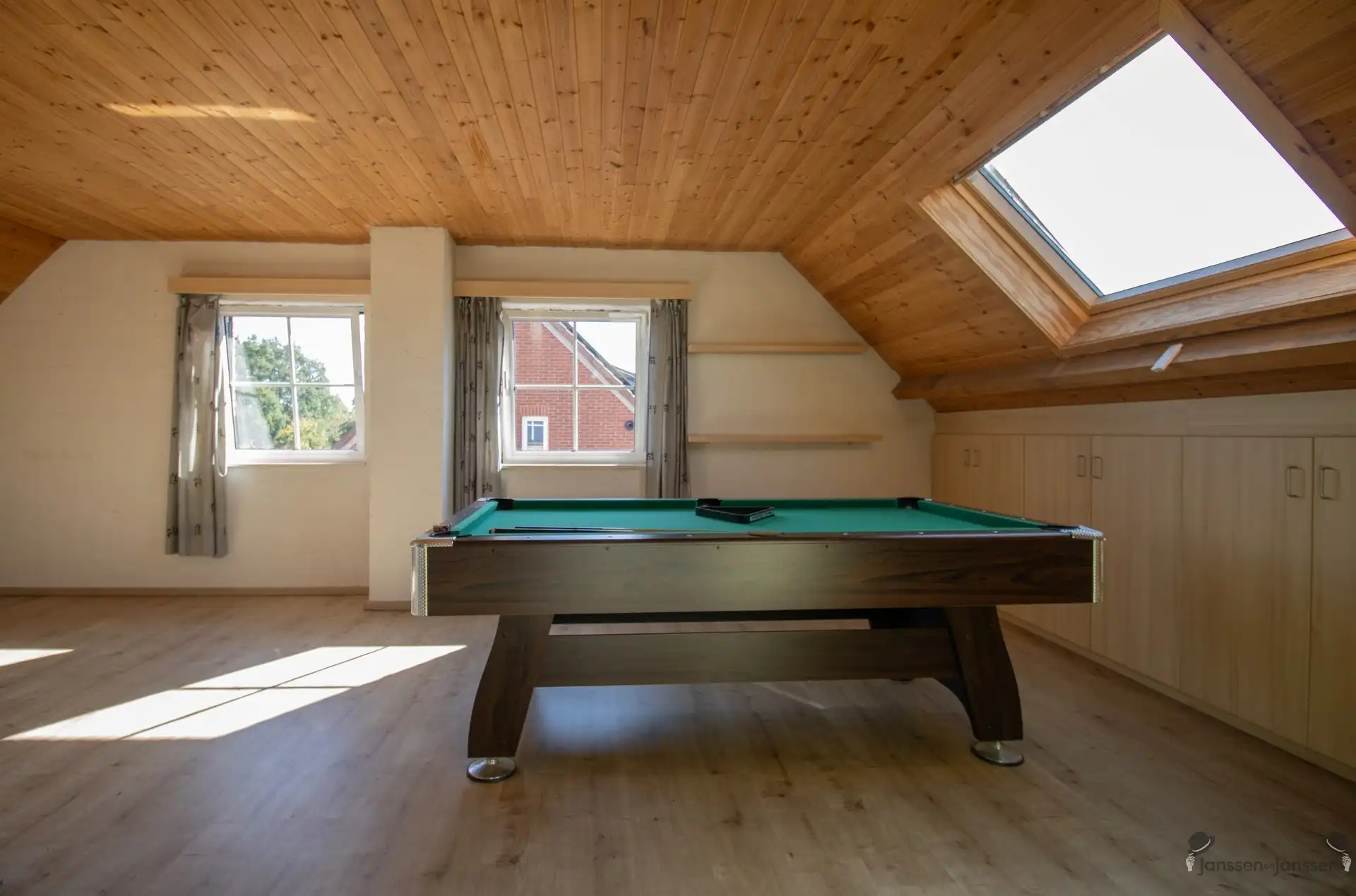Centraal gelegen recente HOB met min. 5 slaapkamers op 819 m² foto 15