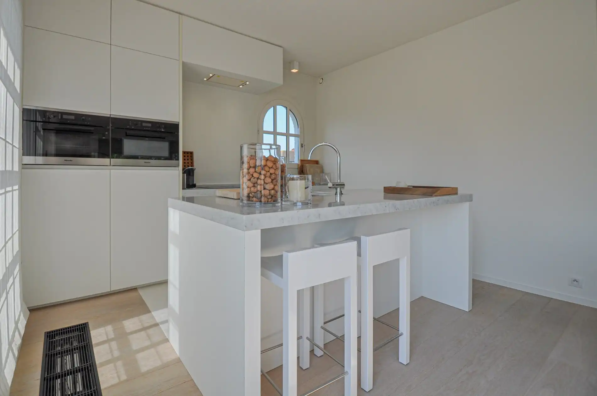 Subliem hoekappartement met ruime terrassen gelegen in het prestigieuze domein Tennis Garden. foto 14