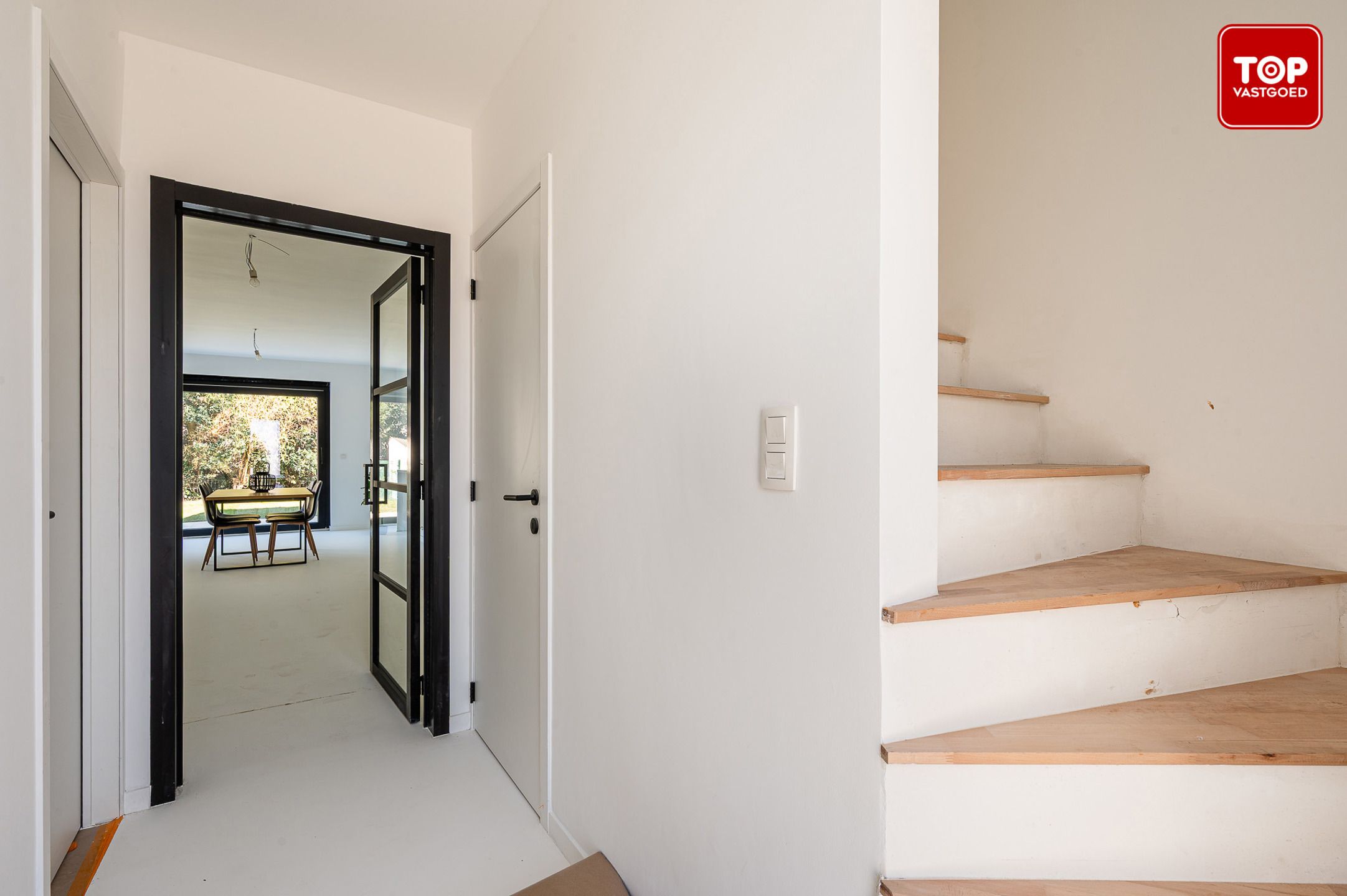 Lichtrijke nieuwbouwwoning met 3 slaapkamers en gezellige tuin foto 2