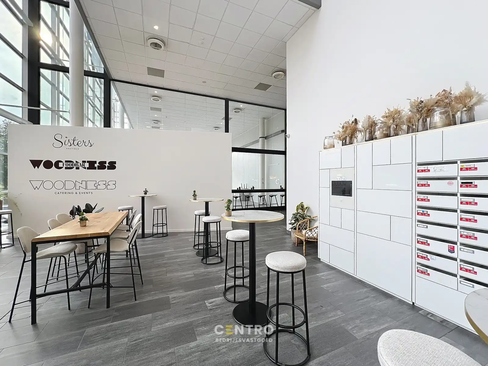 Instapklare KANTOORRUIMTE (± 700 m²) - ALL-IN formule (huur, verbruik, randaccomodatie, etc.) te IEPER. foto 18