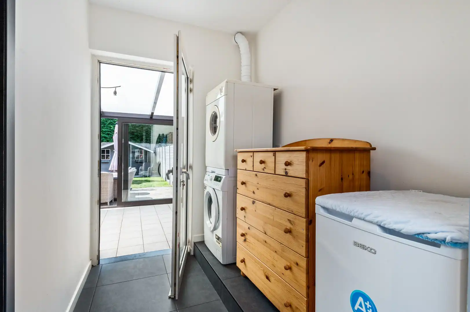 Instapklare woning met veranda en tuin foto 7