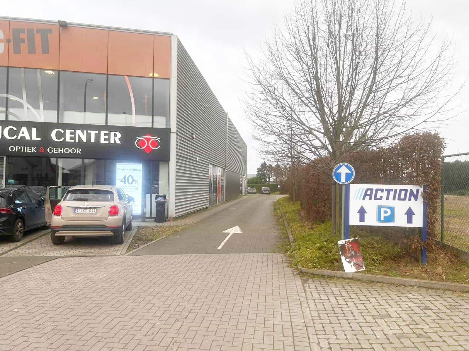 TOP GELEGEN BAANWINKEL NAAST ACTION foto 3