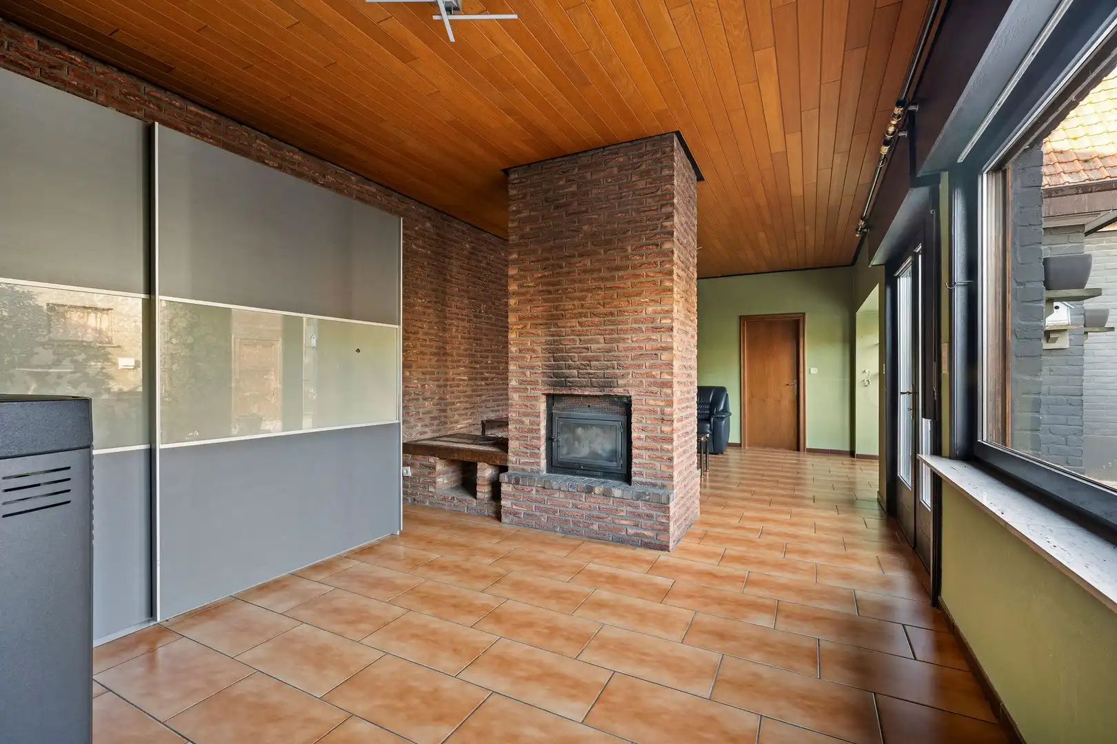 Vrijstaande woning in tweede lijn met 2 kamers op het gelijkvloers en voldoende stockageruimte en gesloten garage van 40m² foto 10