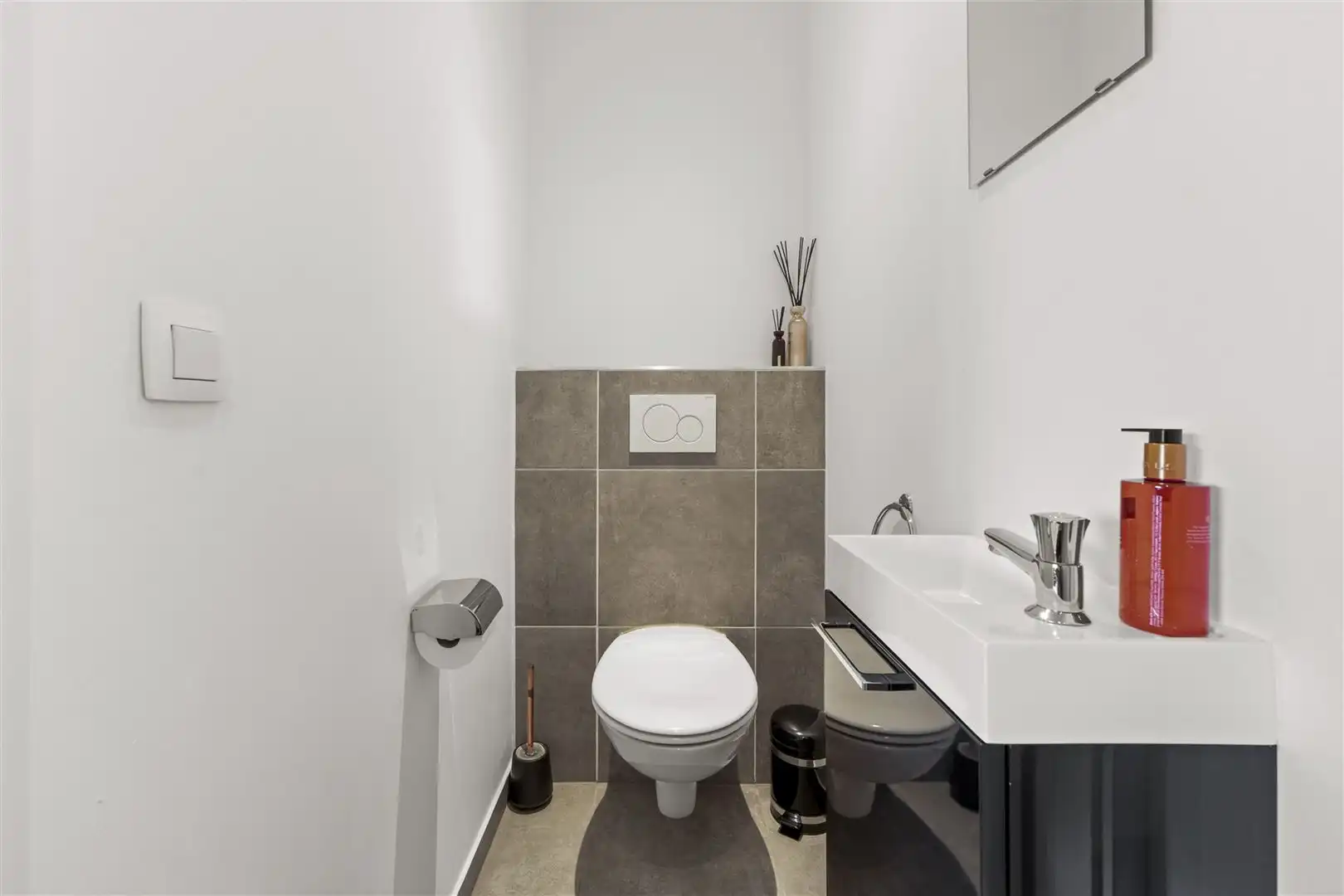 TE KOOP: Modern 1-slaapkamerappartement met zuidgericht terras te Hasselt! foto 8