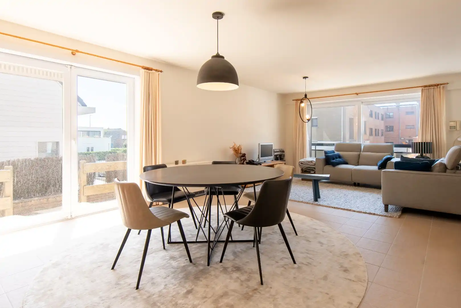 Ruim en lichtrijk appartement in Raversijde – 3 slaapkamers & groot terras foto 4