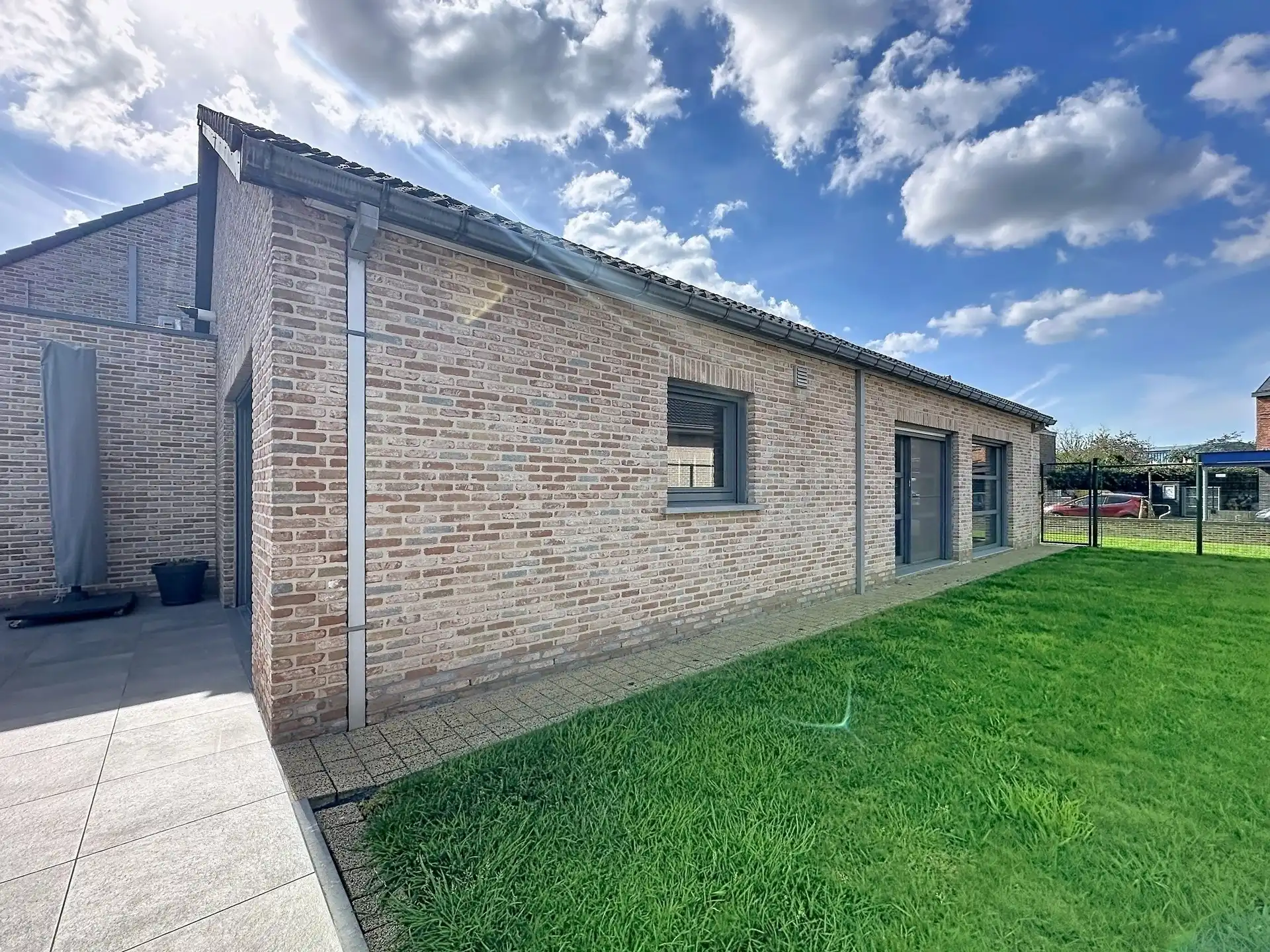 Ruime, luxueuze open bebouwing met 4 slaapkamers, 2 badkamers en garage op een perceel van 741m².  foto 19