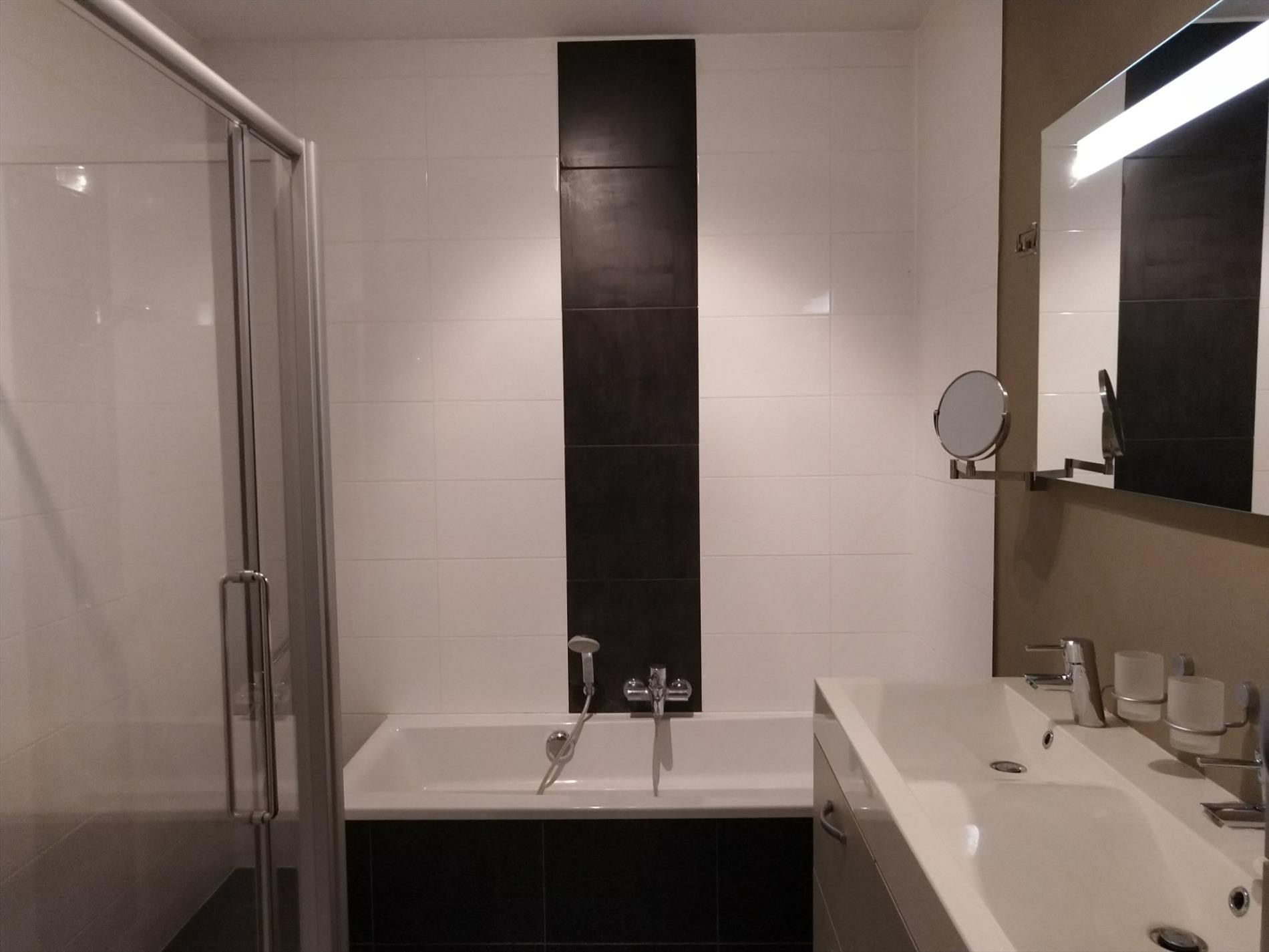 een ruim en deels bemeubeld duplexappartement met terrassen, autostaanplaats en berging foto 13