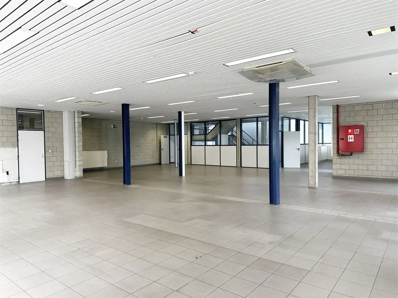 ERG RUIM KANTOOR NABIJ OPRIT AUTOSTRADE foto 9