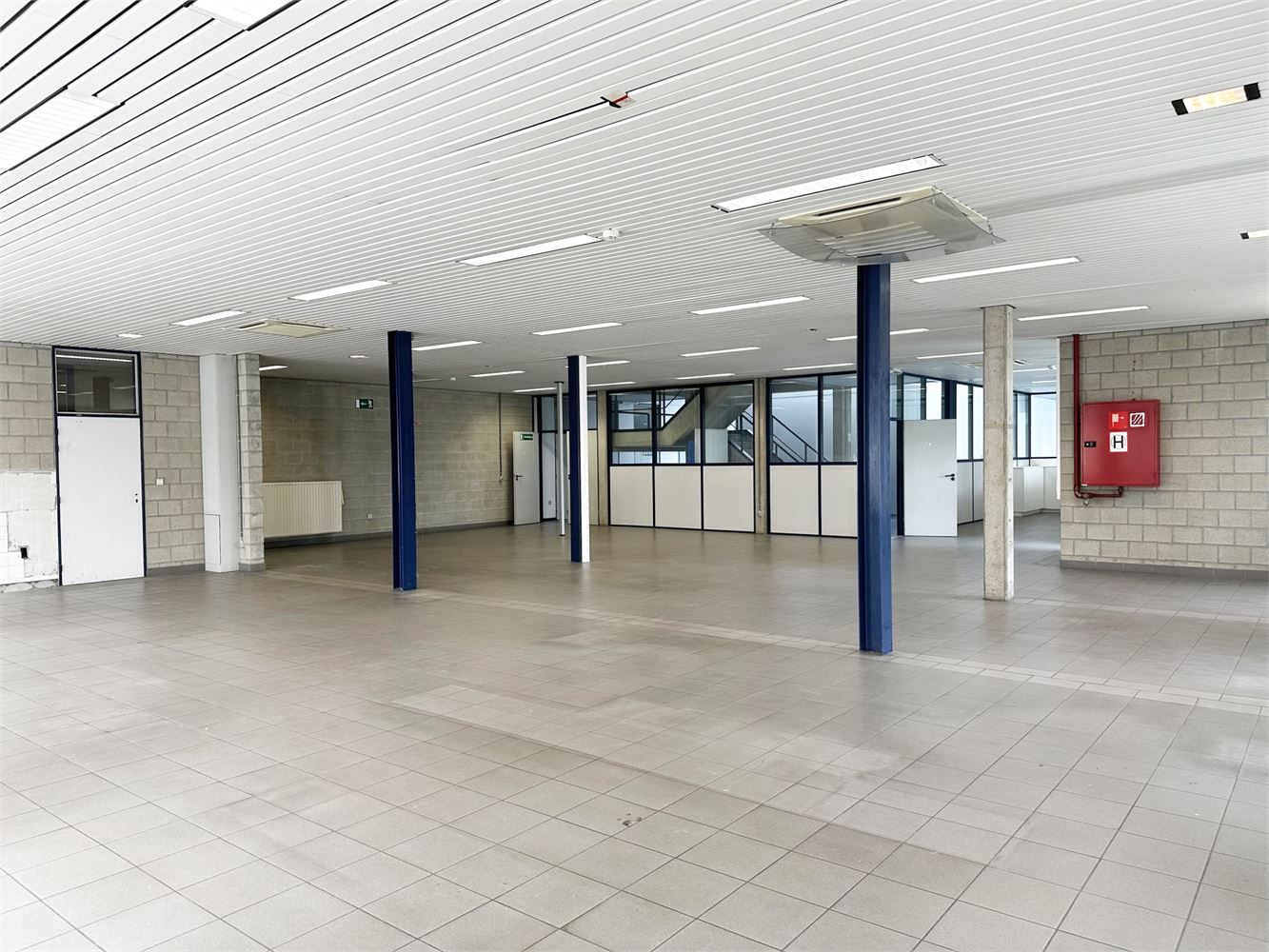 ERG RUIM KANTOOR NABIJ OPRIT AUTOSTRADE foto 9