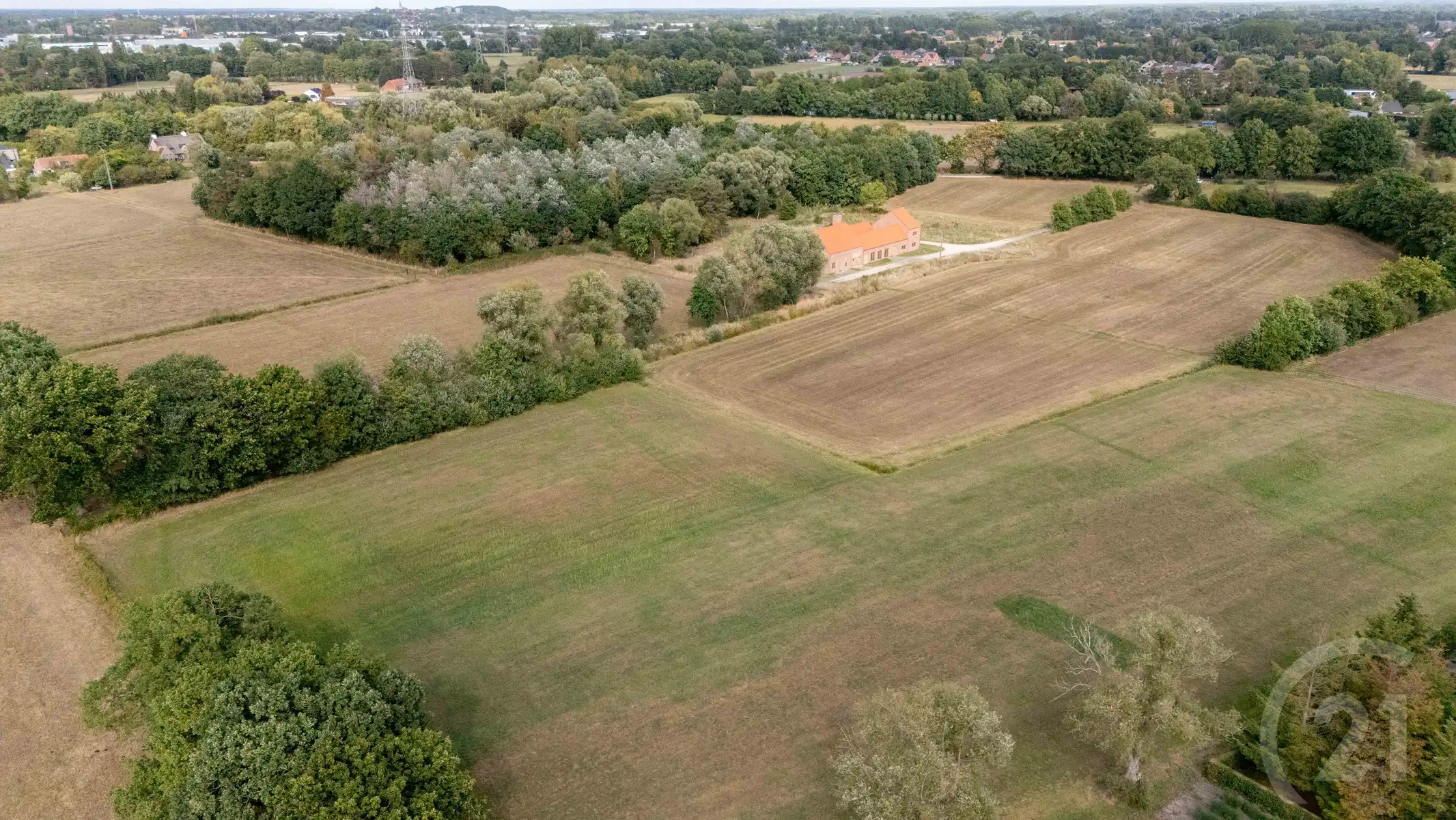 Prachtige en idyllisch gelegen hoeve (casco) op 4 hectare! foto 11