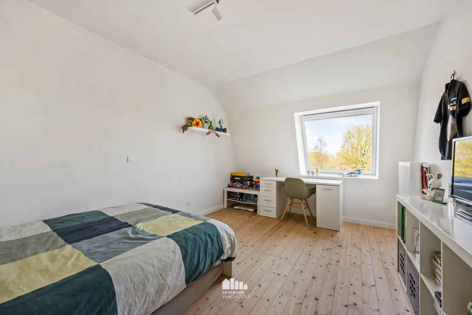 Volledig gerenoveerde woning met 5 slaapkamers, zonnige tuin en garage foto 32