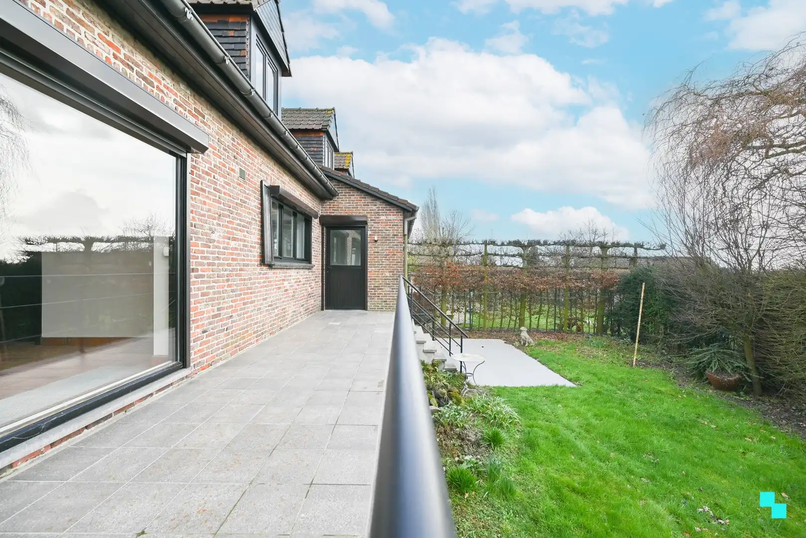 Recent gerenoveerde halfopen bebouwing foto 12