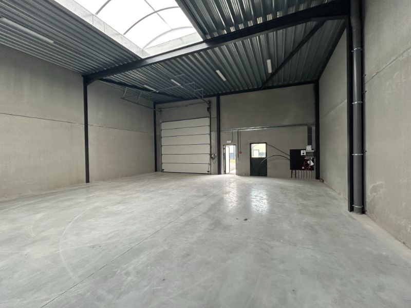 Moderne KMO-unit van 287 m² op toplocatie met 2 parkeerplaatsen foto 8