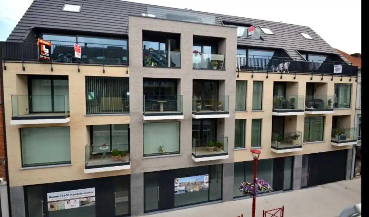 CASCO NIEUWBOUW HANDELSGELIJKVLOERS NAAST HANS ANDERS foto 3