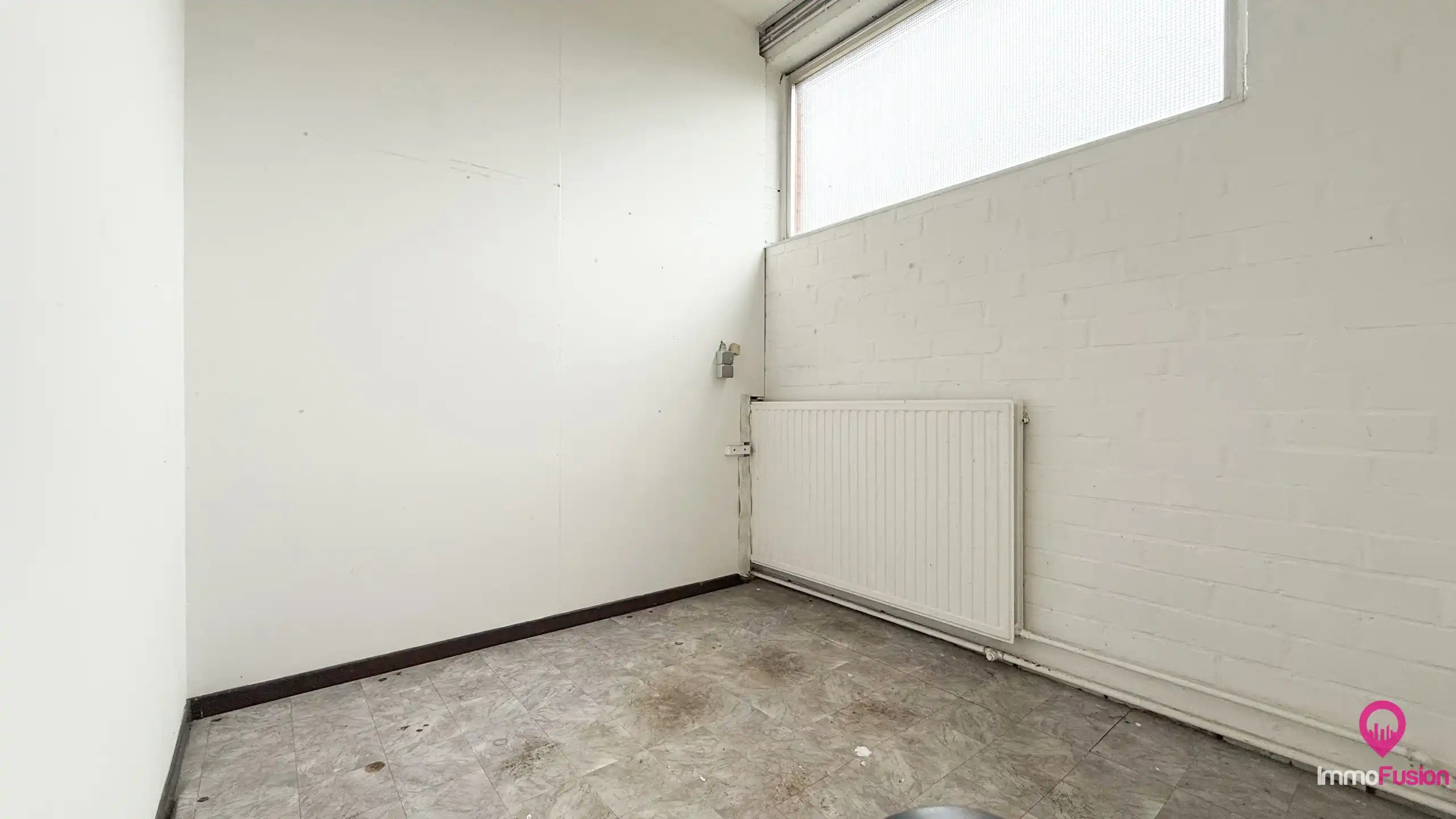 Magazijn met 4 aparte ruimtes en uitstekende bereikbaarheid! foto 22