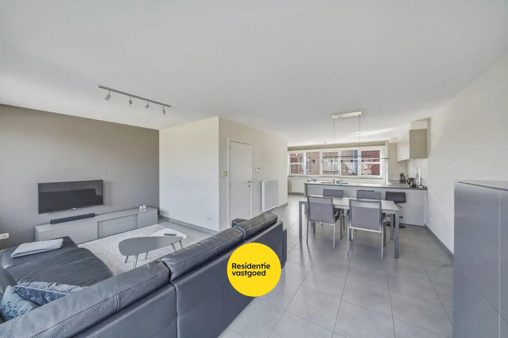 Instapklare recente woning met zeer ruime garage en tuin in Oudenburg foto 7