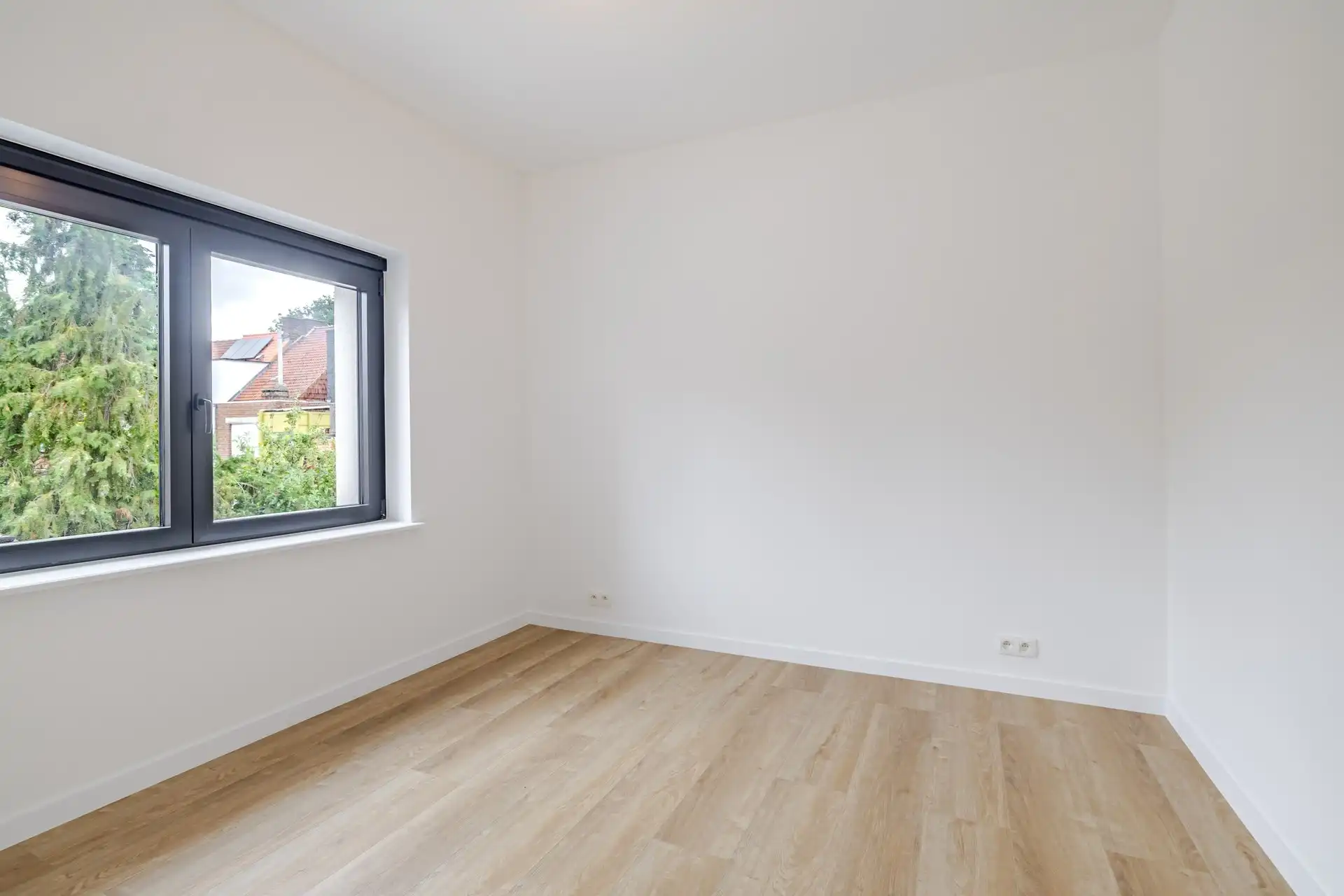Volledig gerenoveerde stadswoning met 3 slaapkamers en patio in Kortrijk foto 17