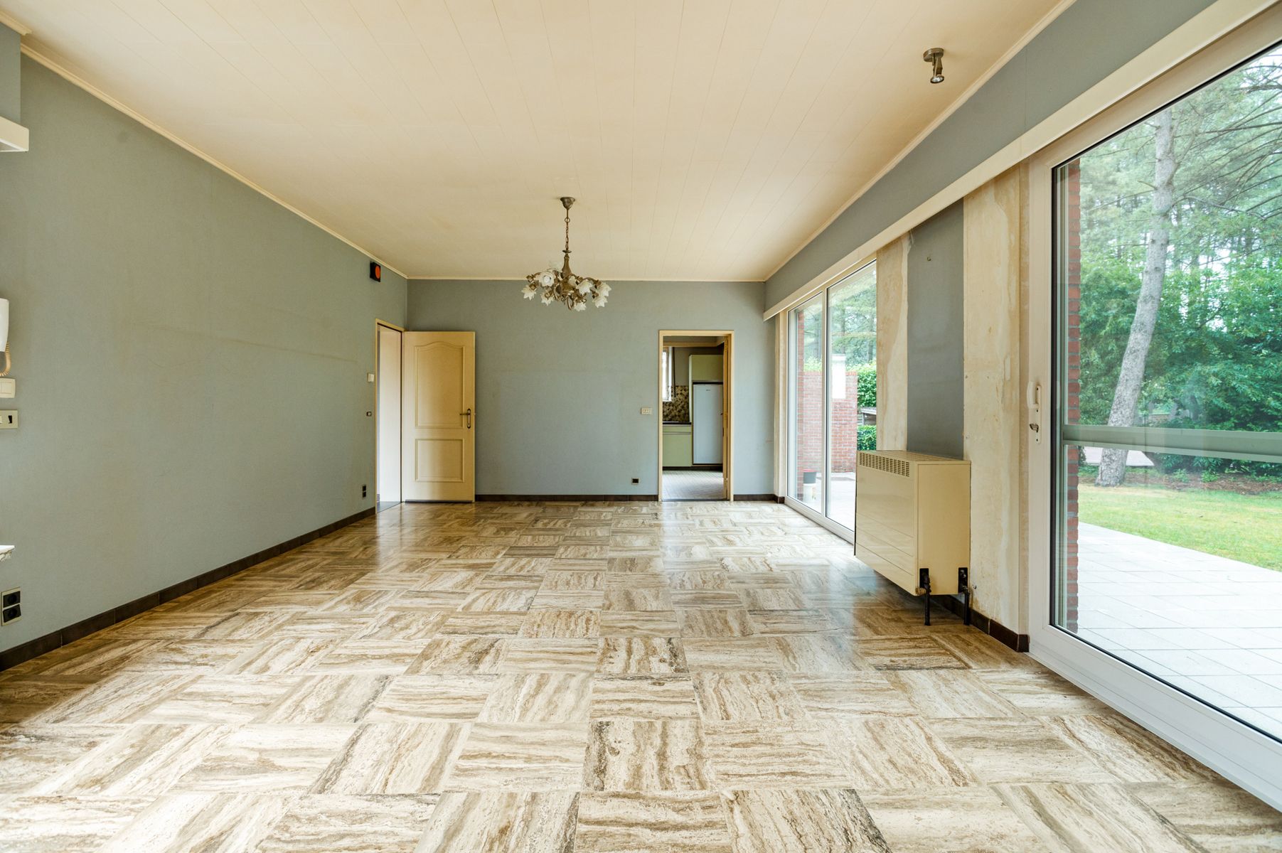 Gelijkvloerse villa met 3 slks op 2800m2 grond foto 6