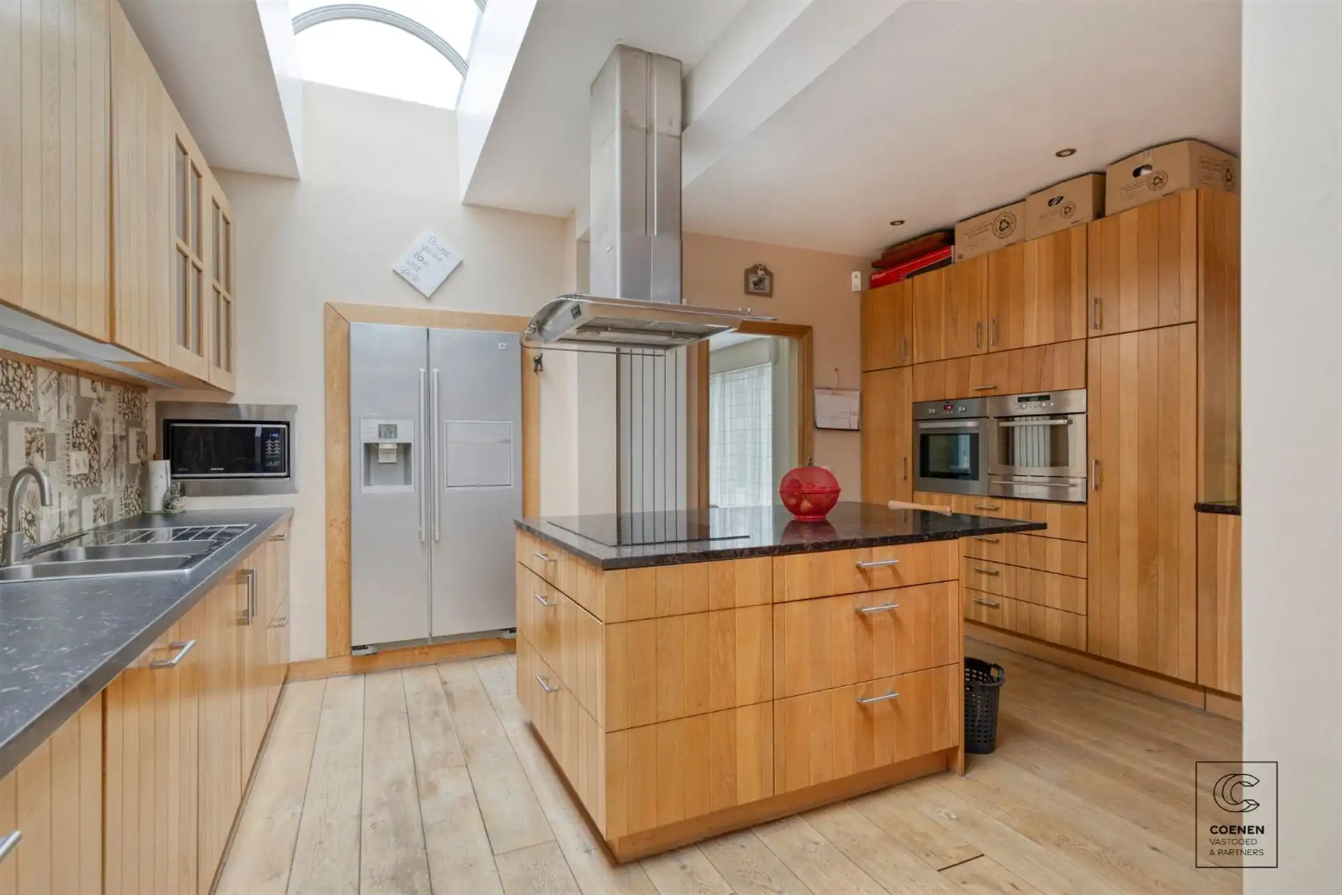 Lichtrijke en ruime villa van 338 m² met ingebouwd zwembad! foto 8