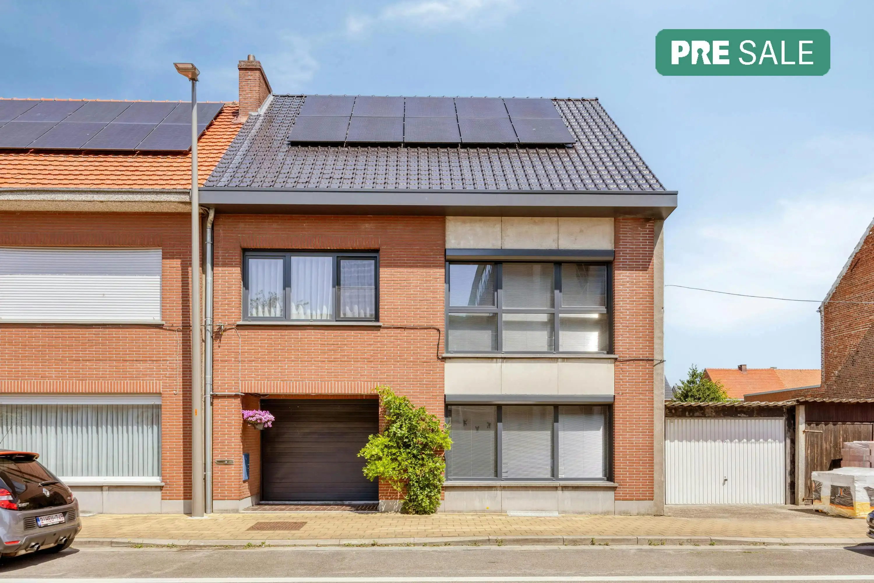 Huis met 4 slaapkamers en garage te koop in Stabroek foto {{pictureIndex}}