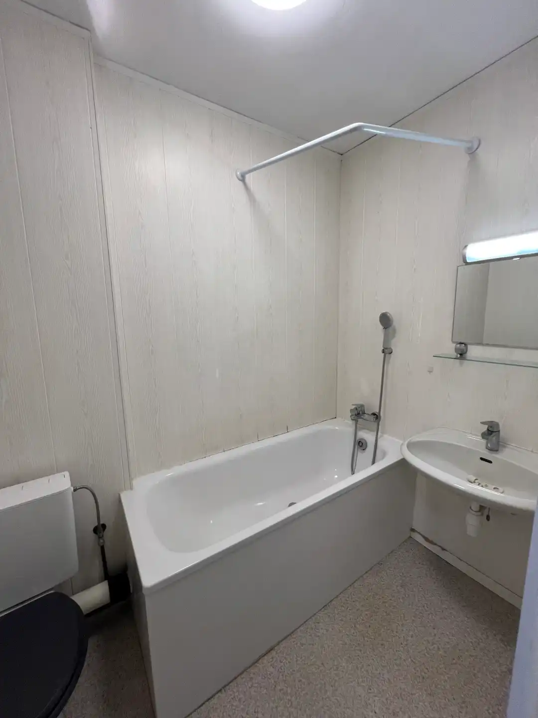 Fantastisch mooi en rustig gelegen te renoveren woning  foto 12