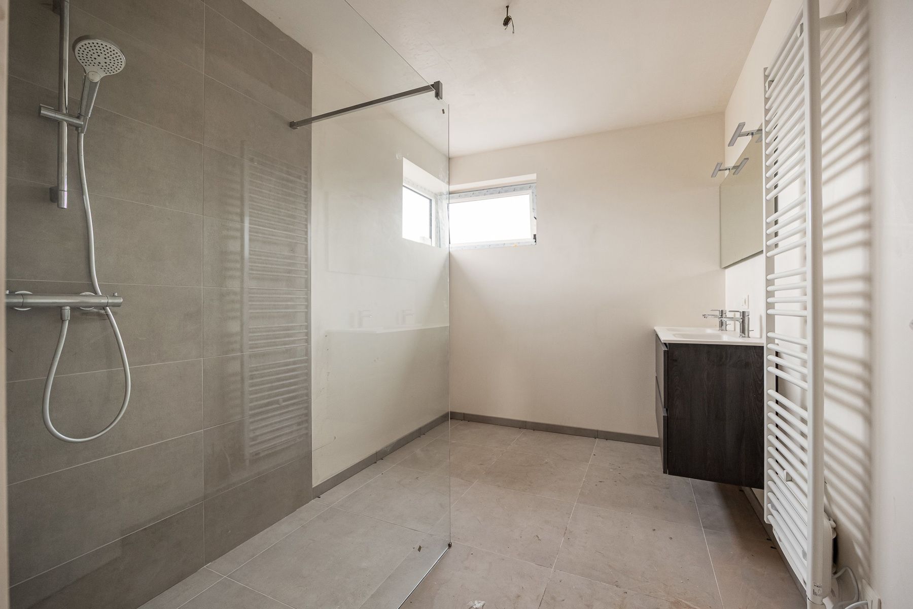 Halfopen woning met 3 slaapkamers en fietsenberging/carport op perceel van ca 540m² foto 11