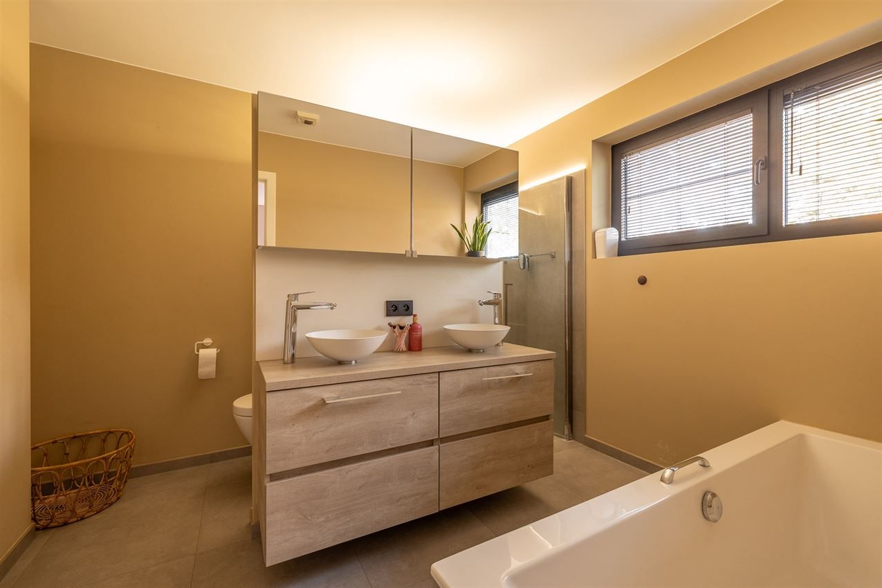 Penthouse met 3 slpk., riant terras, autostaanplaats en kelderberging foto 16