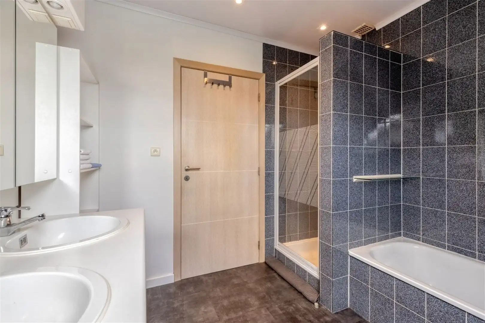 Verzorgde woning met 3 slpk en garage foto 22