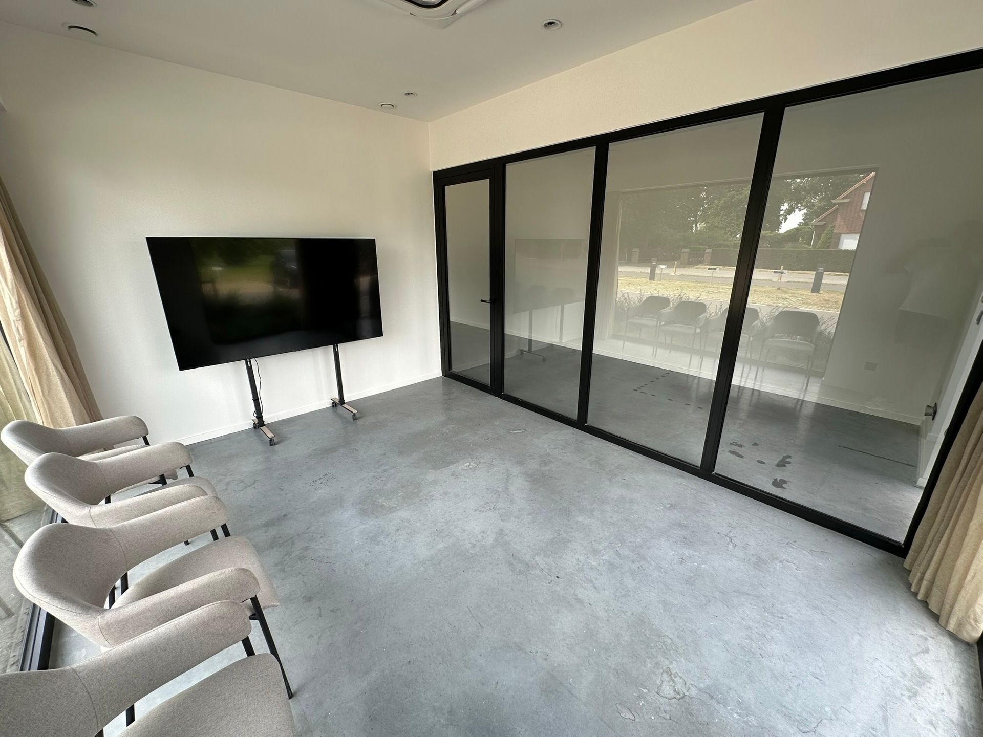 Prachtige nieuwbouw KMO-unit te koop in Stabroek  foto 5