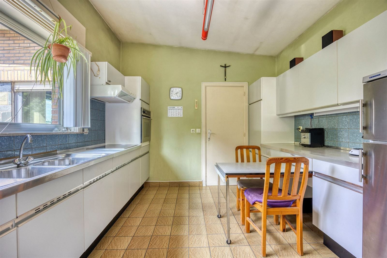 Ruime villa (bungalow) met 4 slaapkamers en atelier op terrein van 13a 22ca foto 12