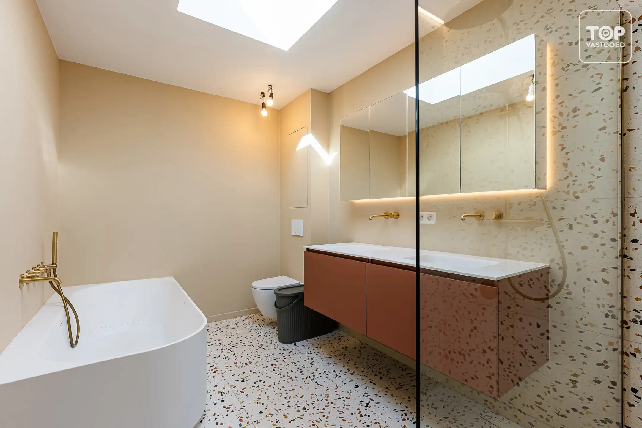 Gerenoveerde woning in een rustige buurt foto 17
