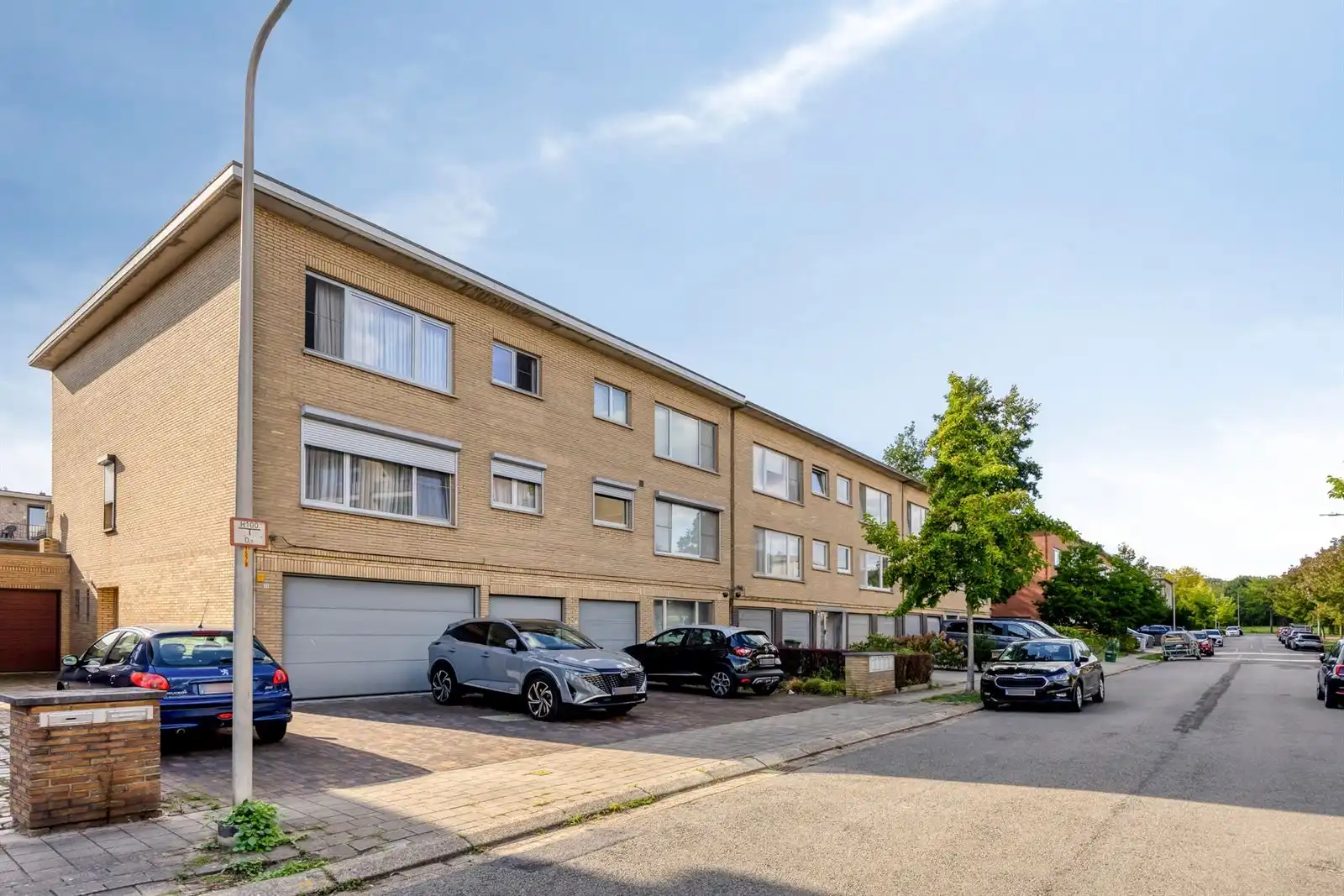 Instapklaar 2-slpk appartement met parking! foto 14