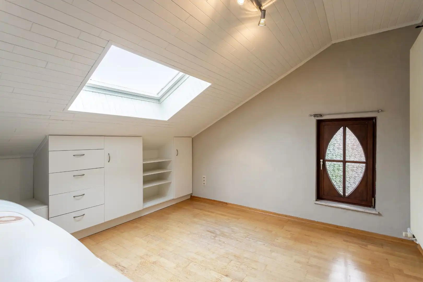 Ruime woning met naastgelegen bouwgrond en loods foto 26