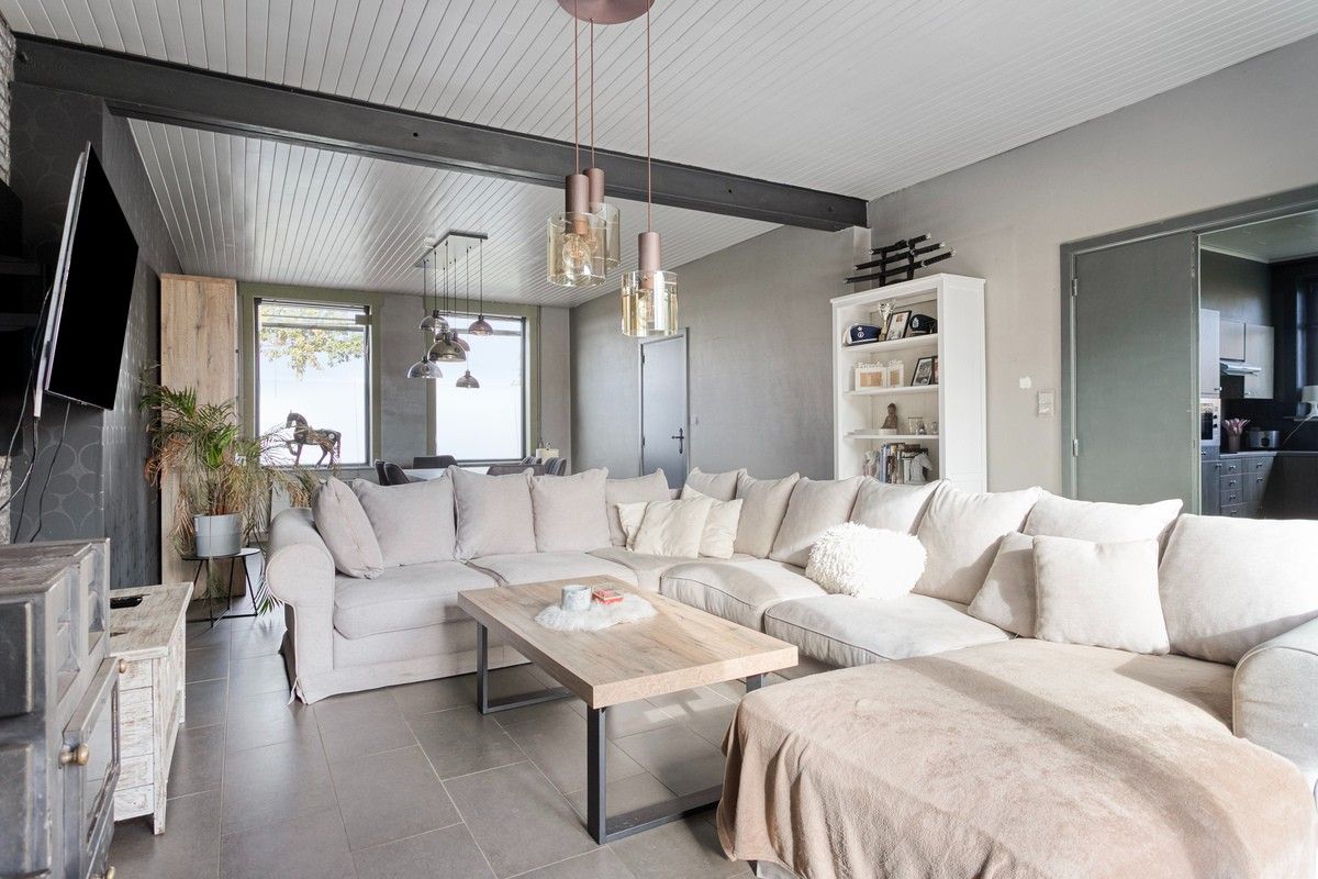 Ruime instapklare hoeve met diverse bijgebouwen foto 4