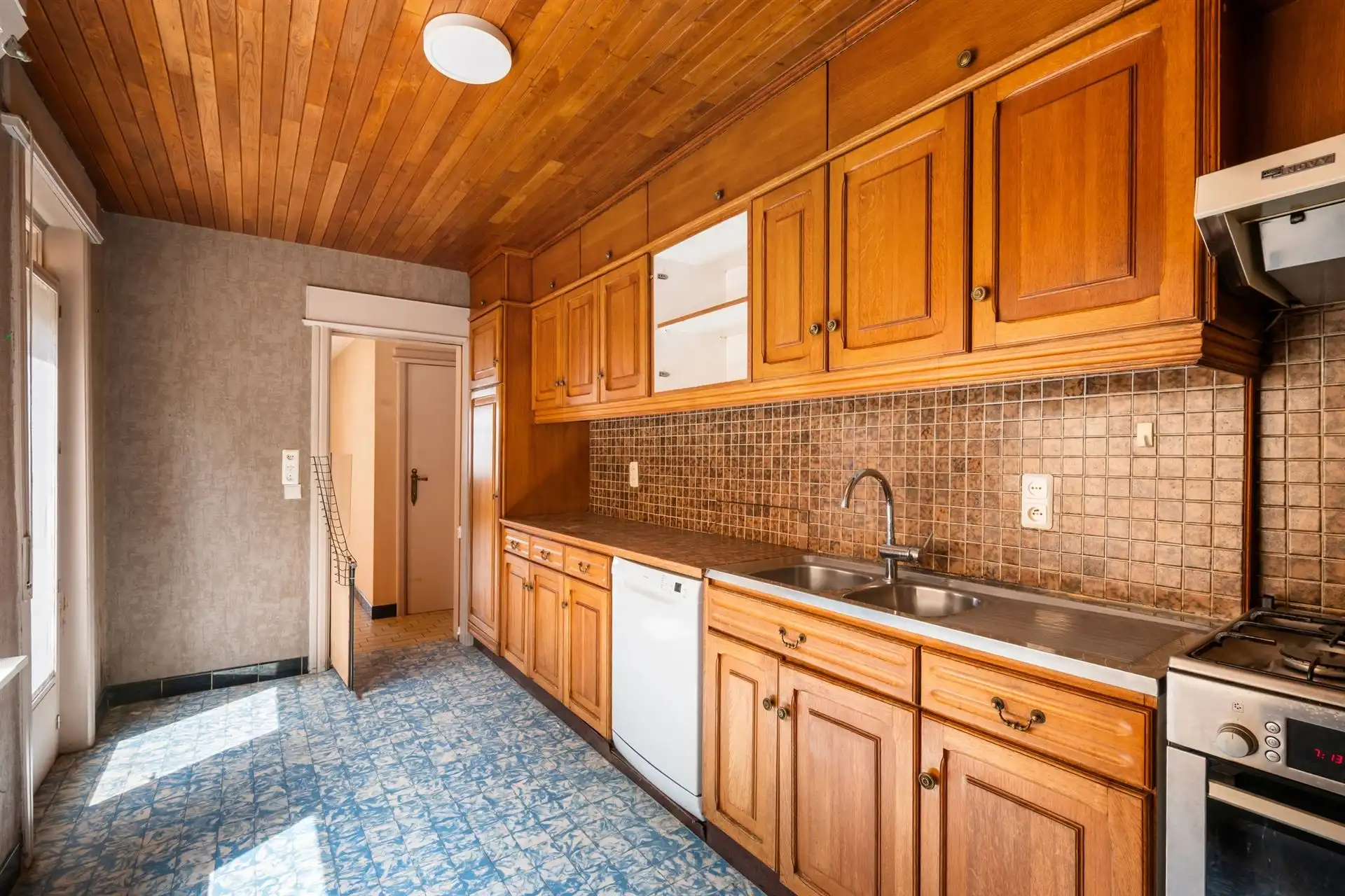 Te renoveren woning met 3 SLK, stadstuin en veel potentieel foto 7