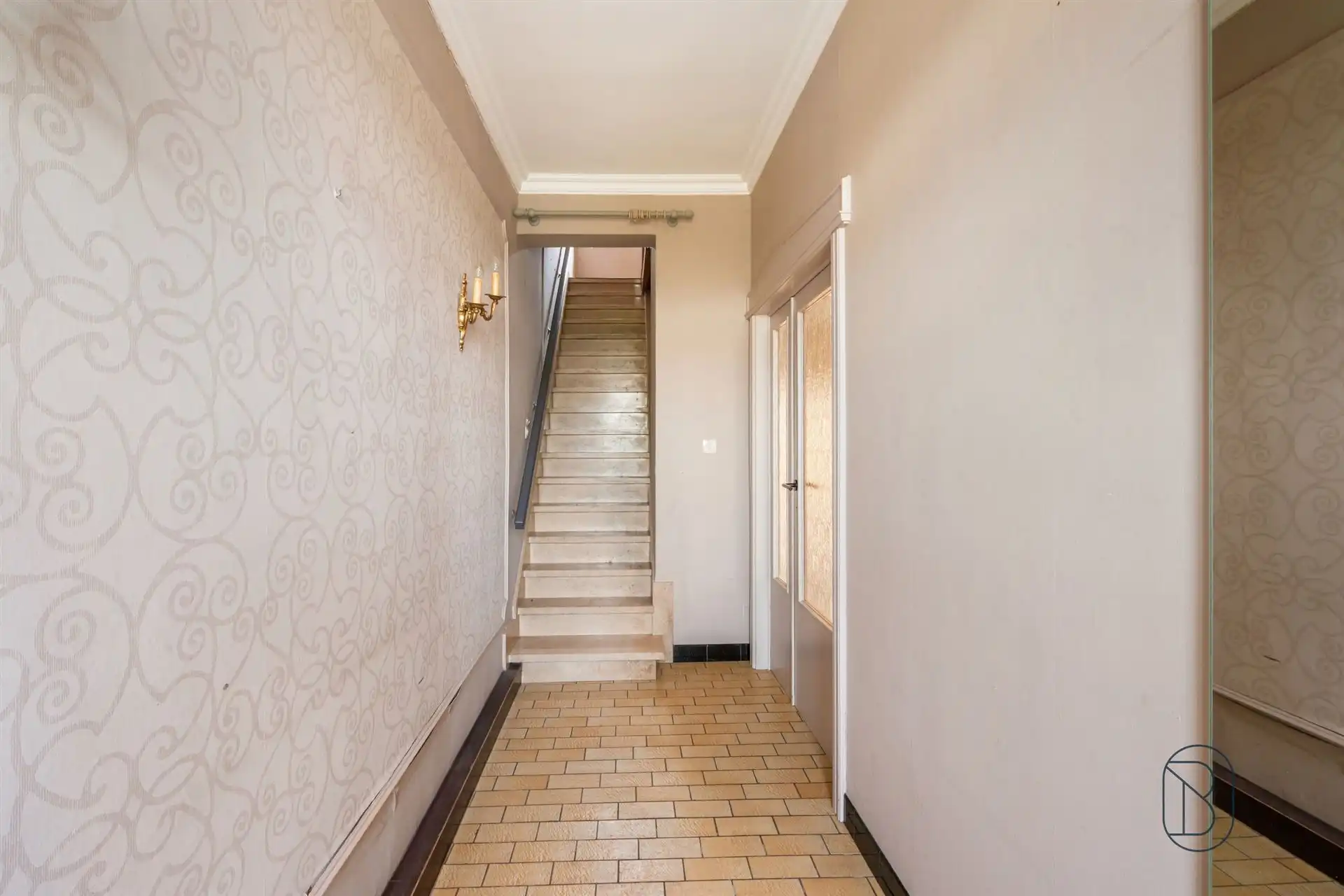 Te renoveren woning met 3 SLK, stadstuin en veel potentieel foto 10
